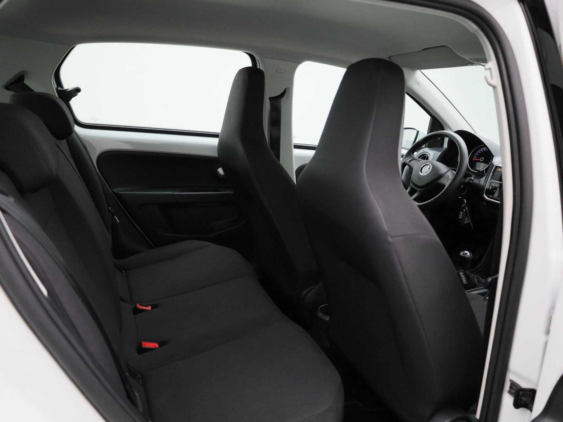 Volkswagen-up!-image-24