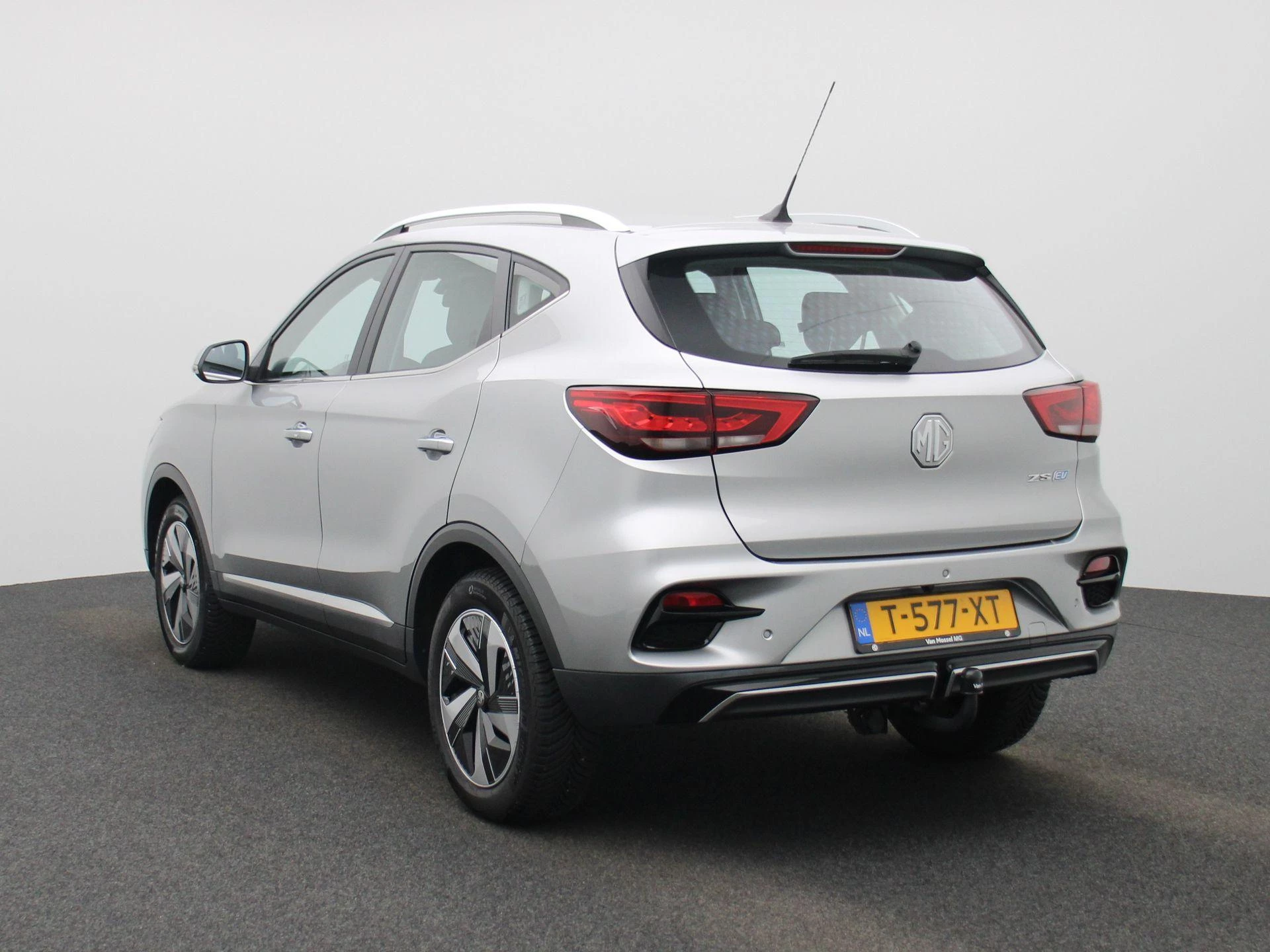 MG-ZS EV-image-1