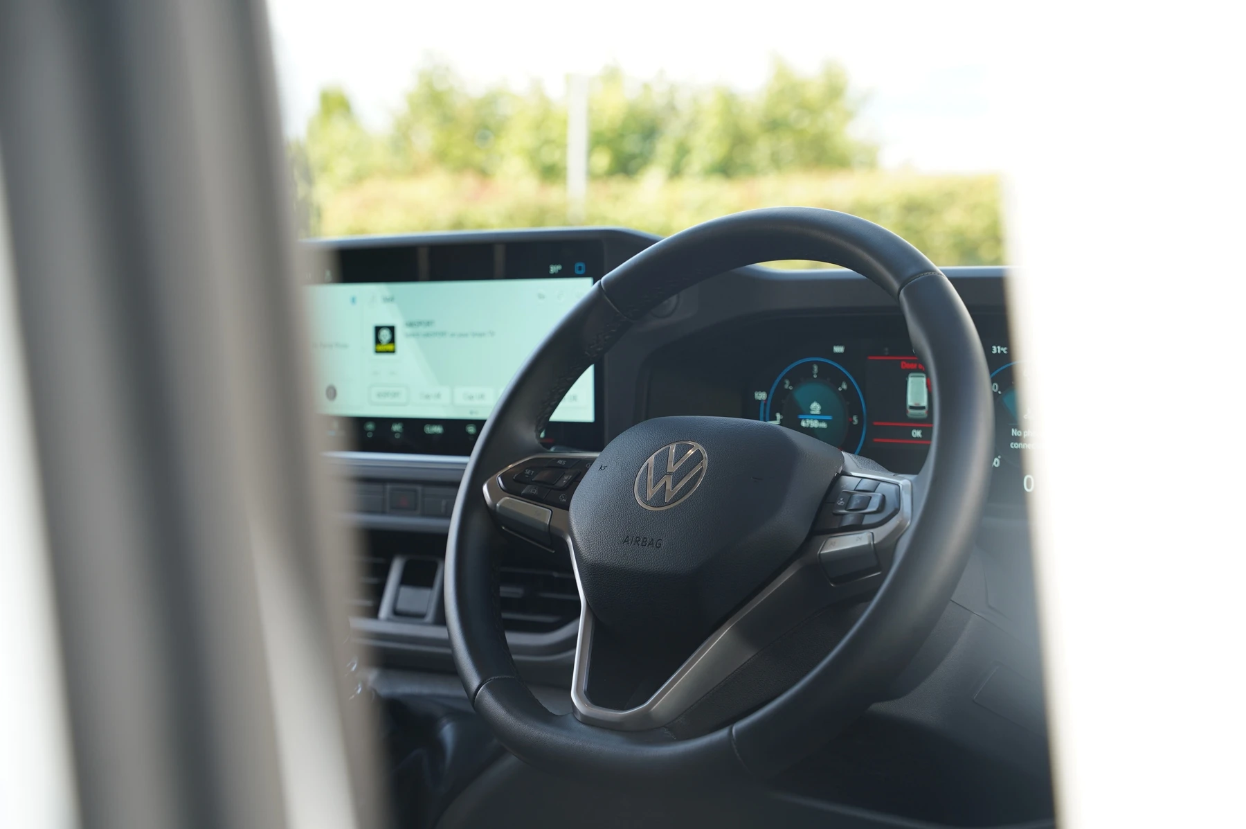 Volkswagen-Transporter-image-13