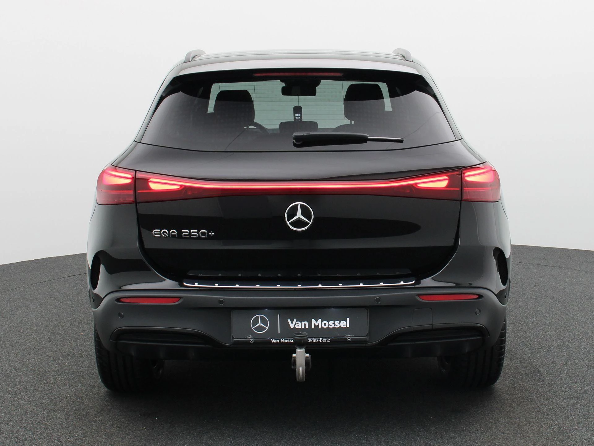 Mercedes-Benz EQA 250+ STAR EDITION + AMG + PANO DAK + BURMESTER + TREKHAAK + HEAD UP