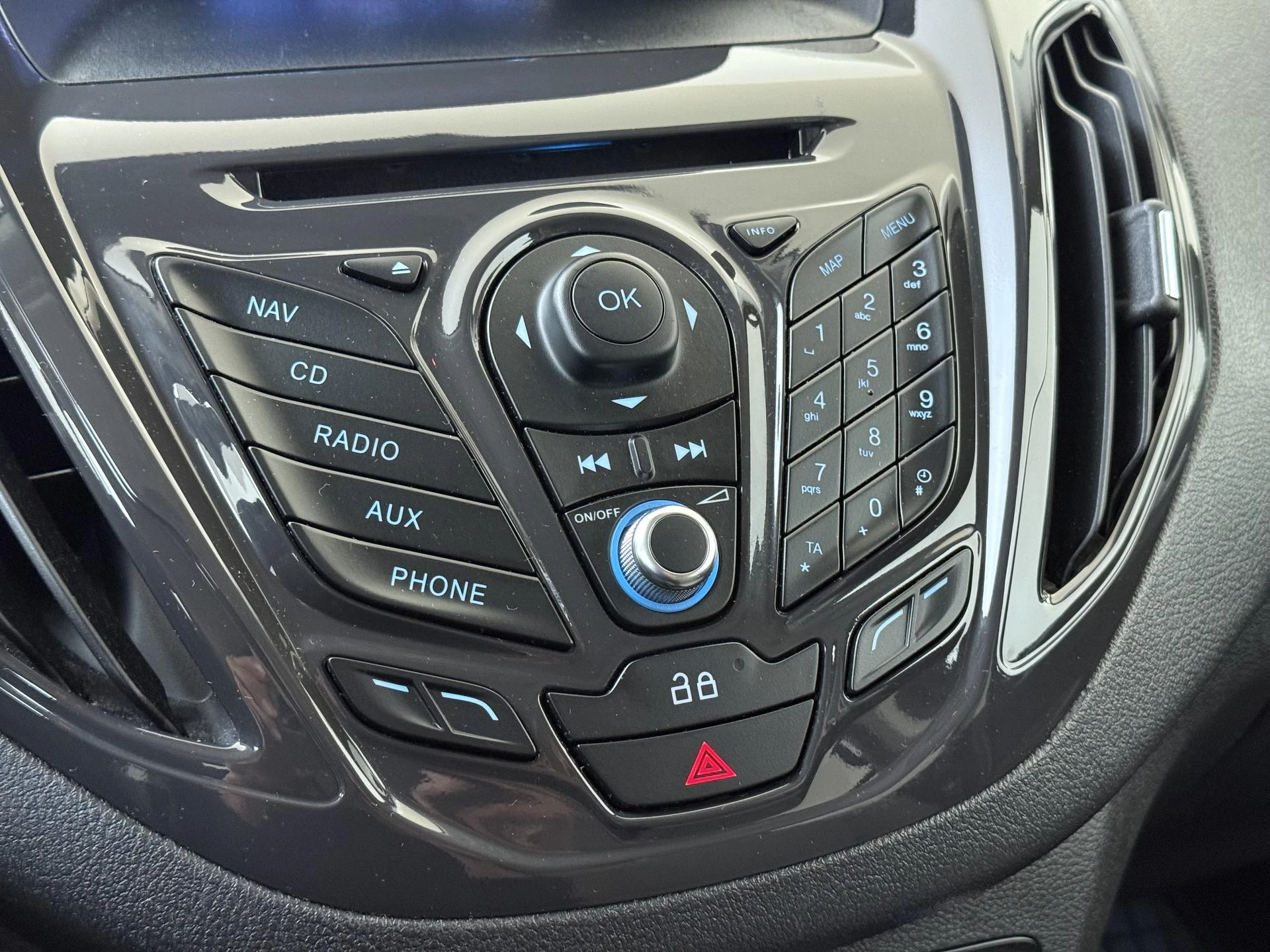 Ford-Tourneo Courier-image-16