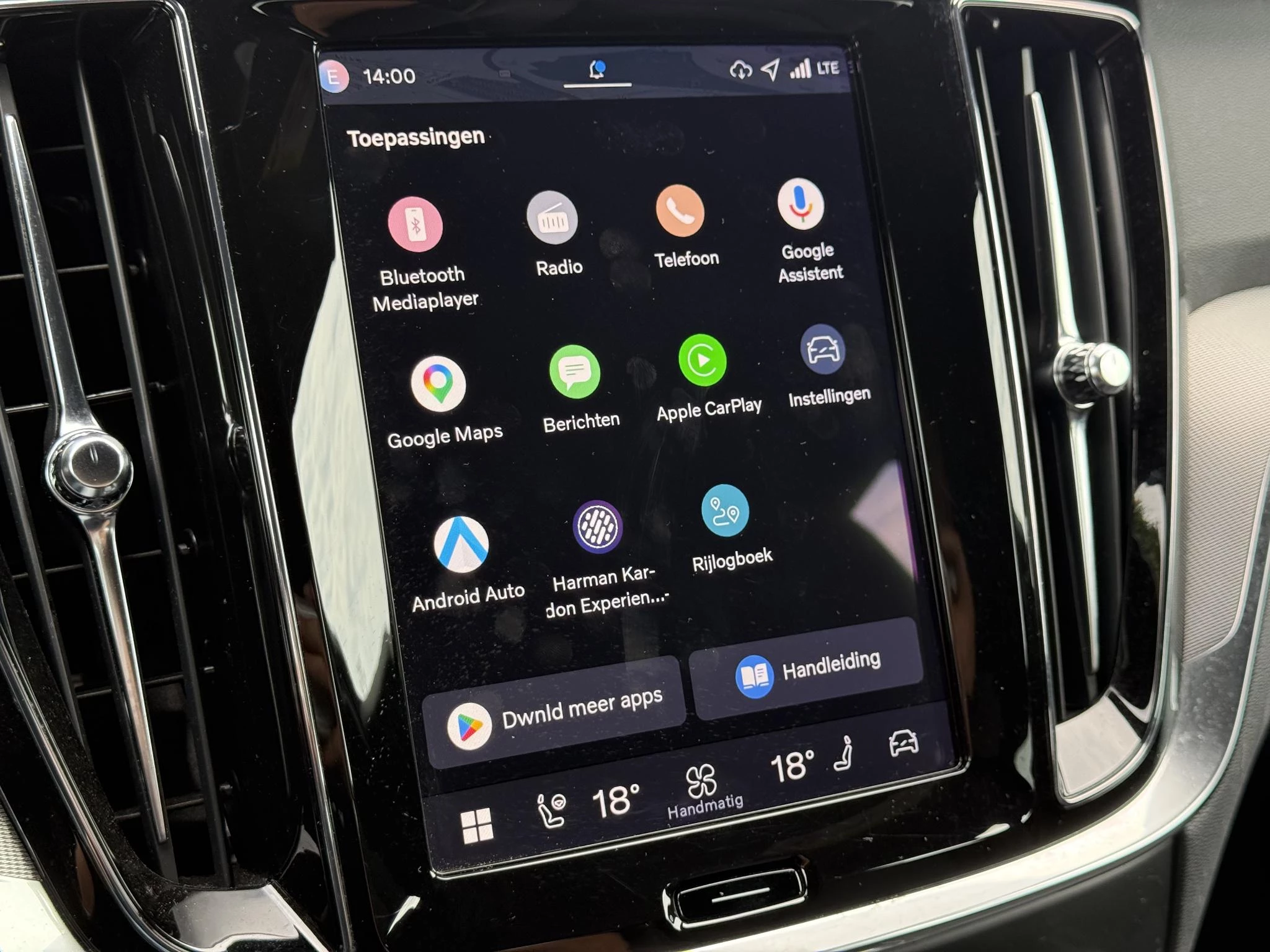 Volvo V60 T6 Plug-in hybrid AWD Plus Dark