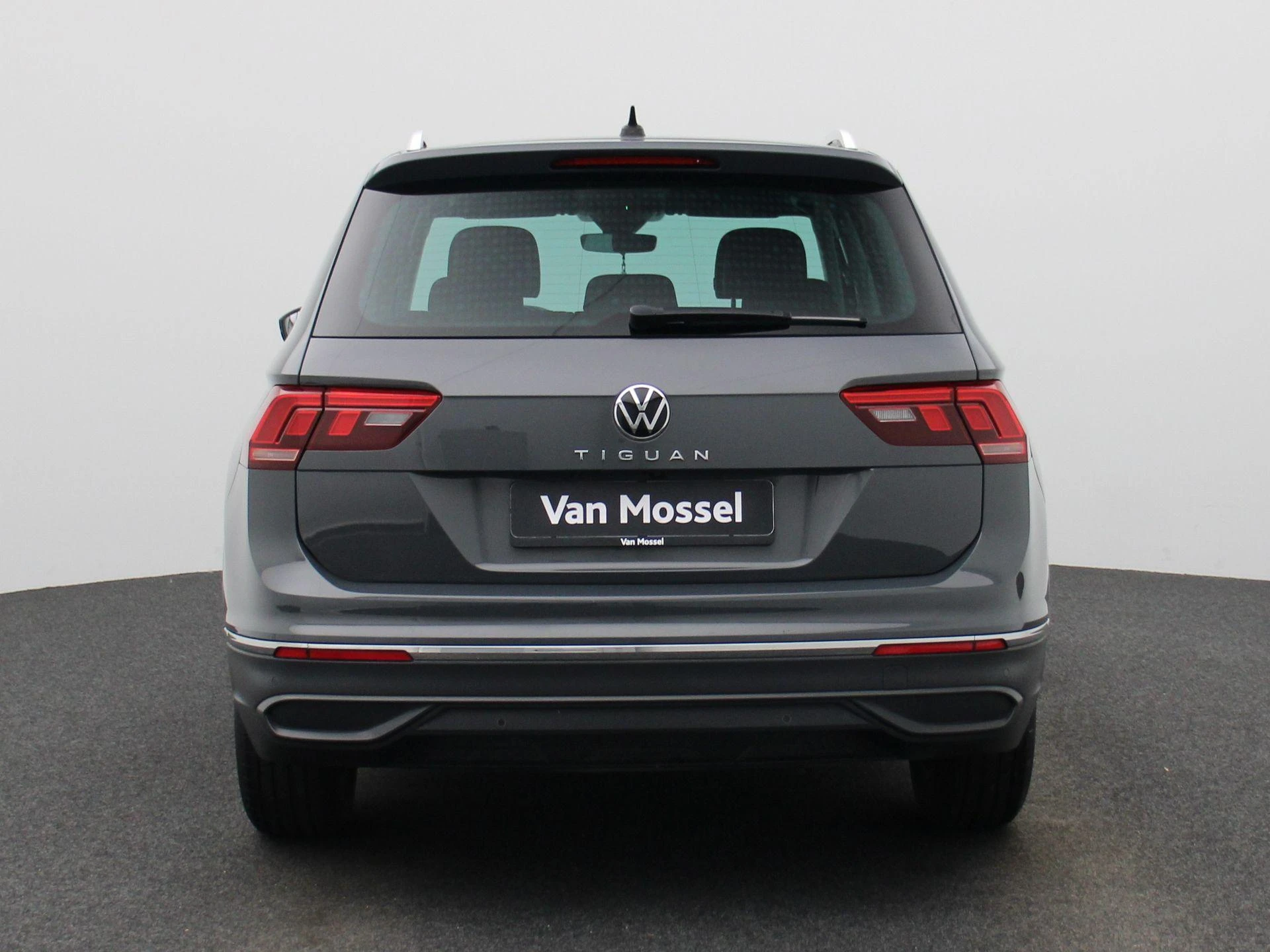 Volkswagen-Tiguan-image-4