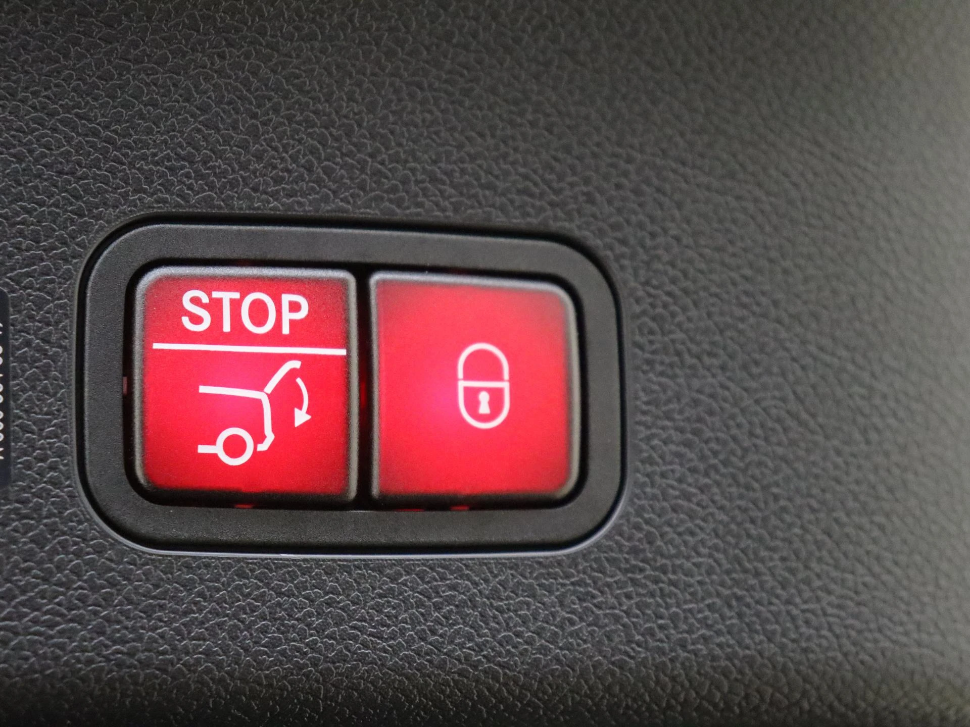 Mercedes-Benz-CLA-image-28