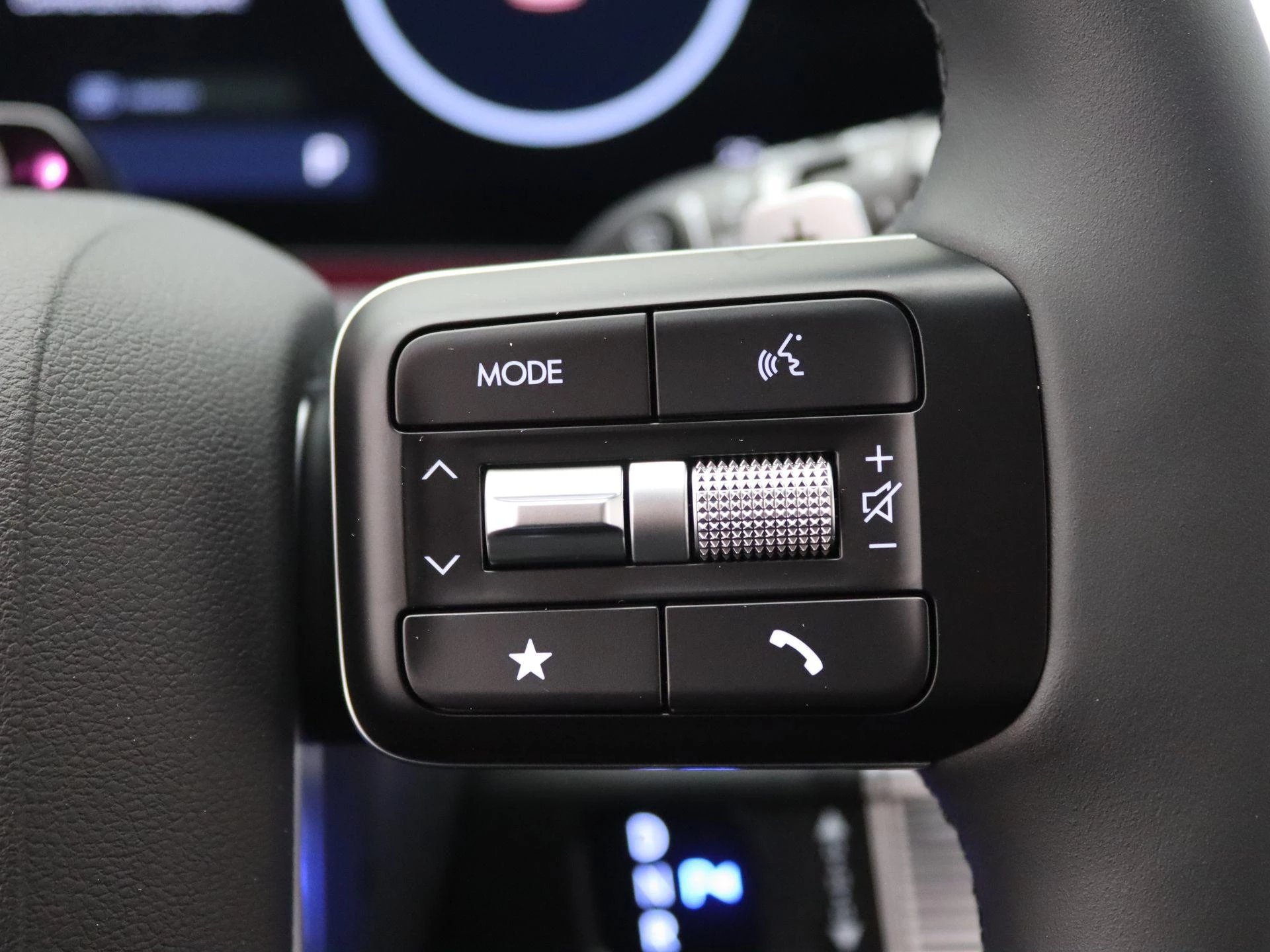 Hyundai-Santa Fe-image-25