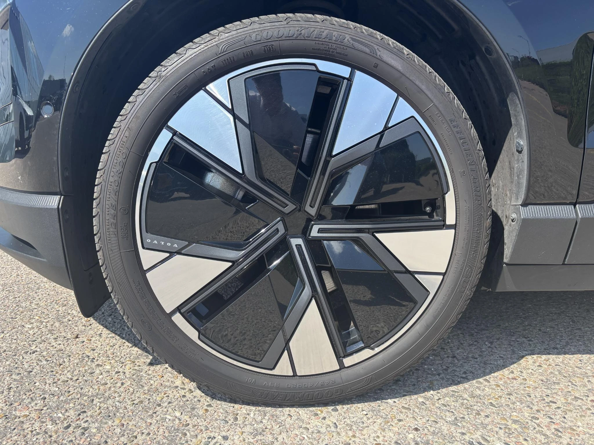 Volvo-EX30-image-1