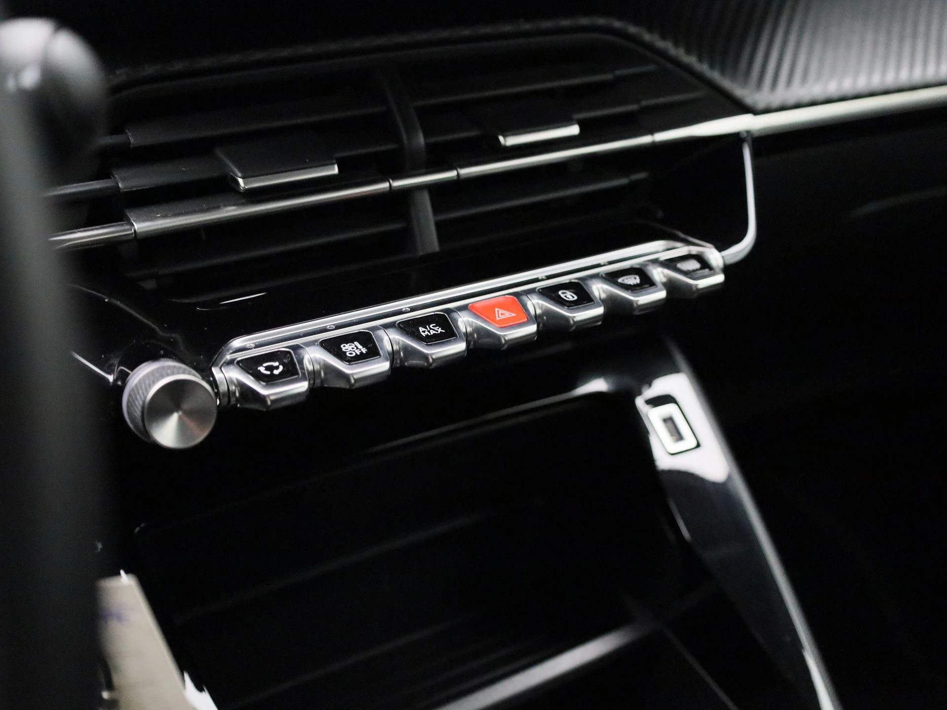 Peugeot-208-image-14