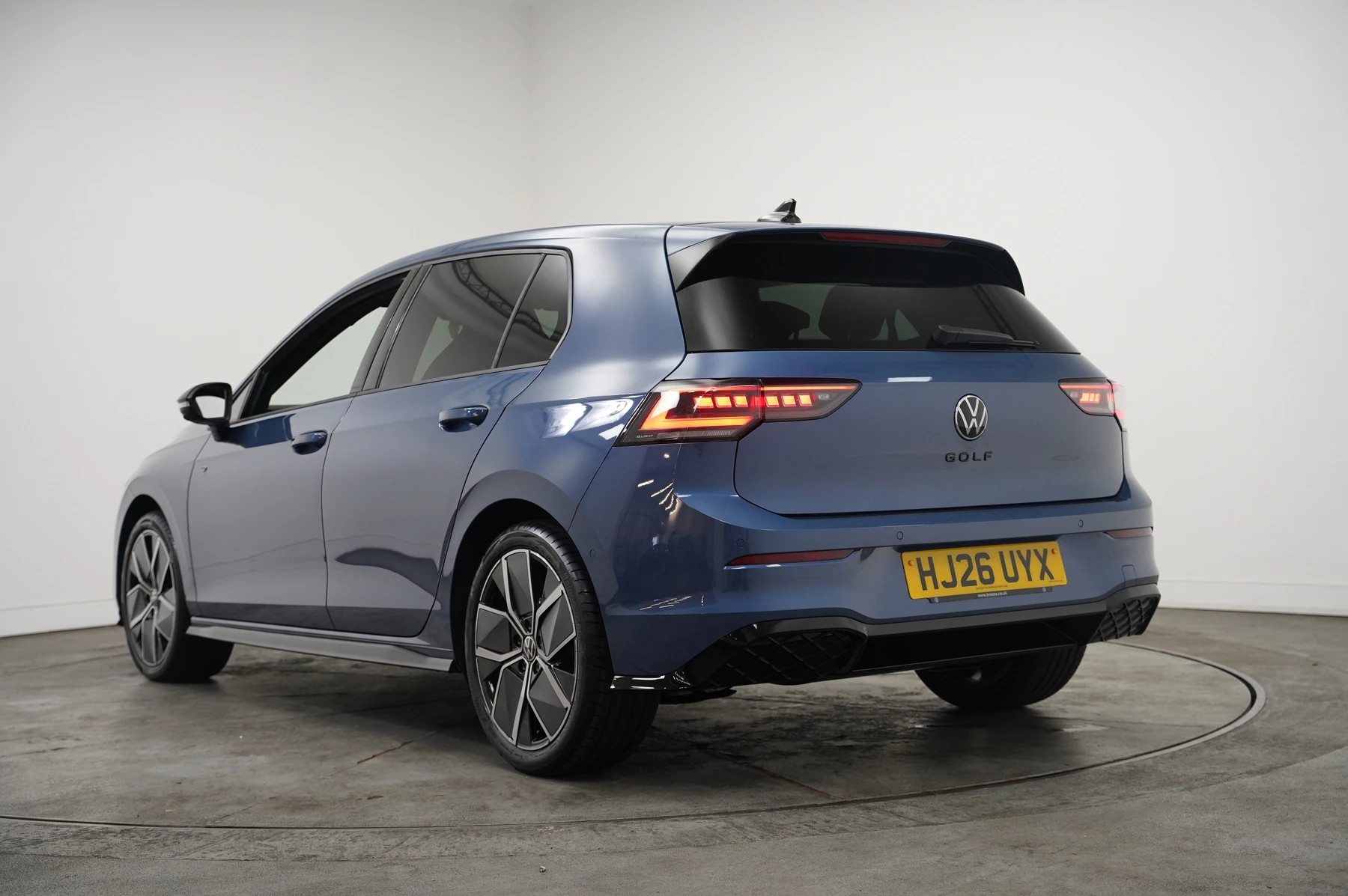 Volkswagen-Golf-image-2