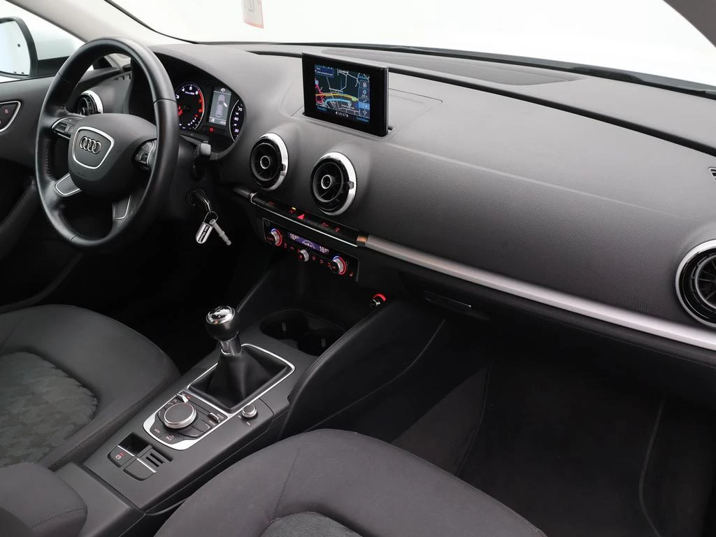 Audi A3 Sportback Audi A3 Sportback Attraction 1.2TFSI 110PK *CRUISE CONTROL*PDC*NAVI*ZETELVERWARMING*...*