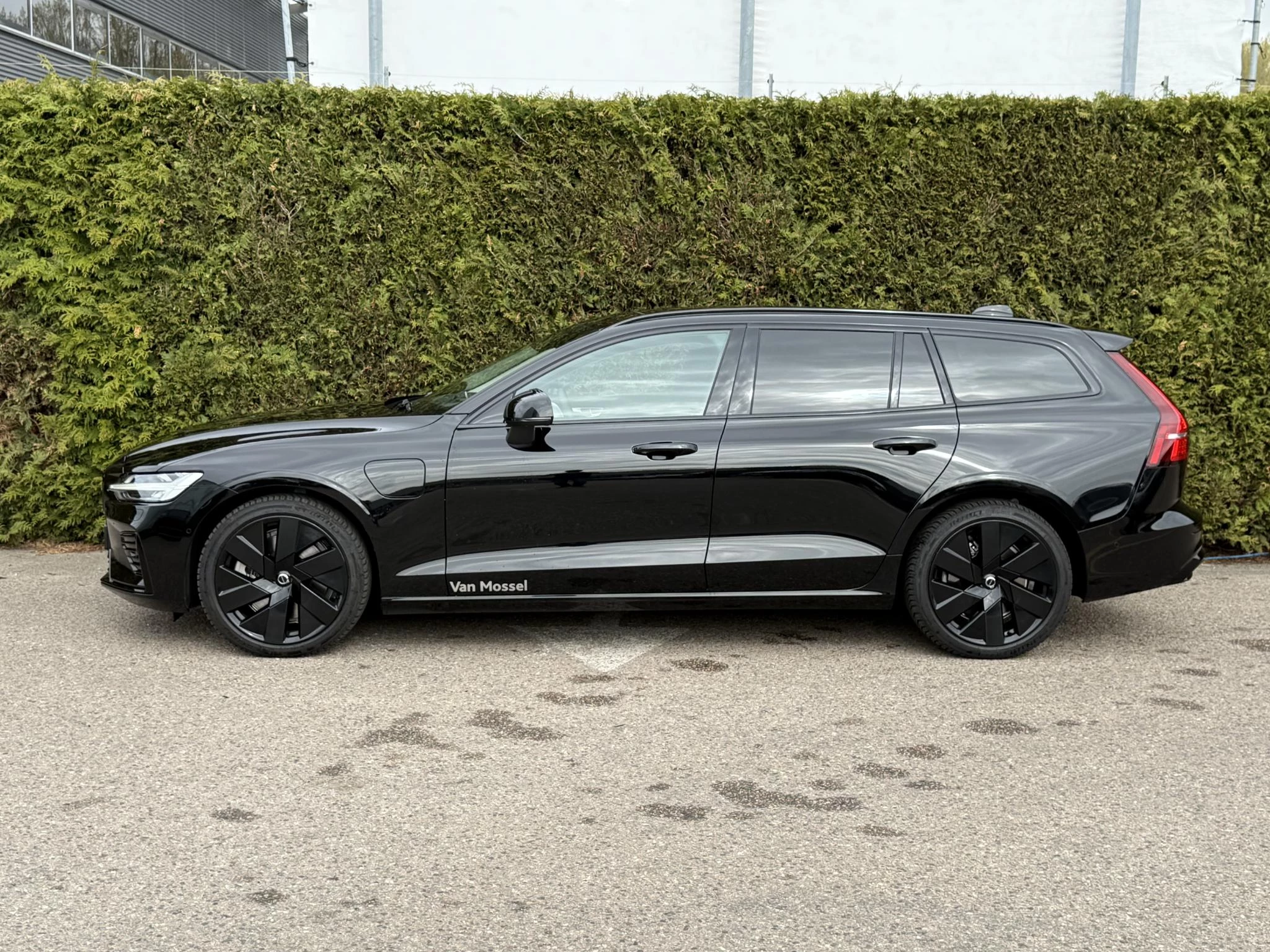 Volvo V60 T8 Plug-in hybrid AWD Ultra Dark