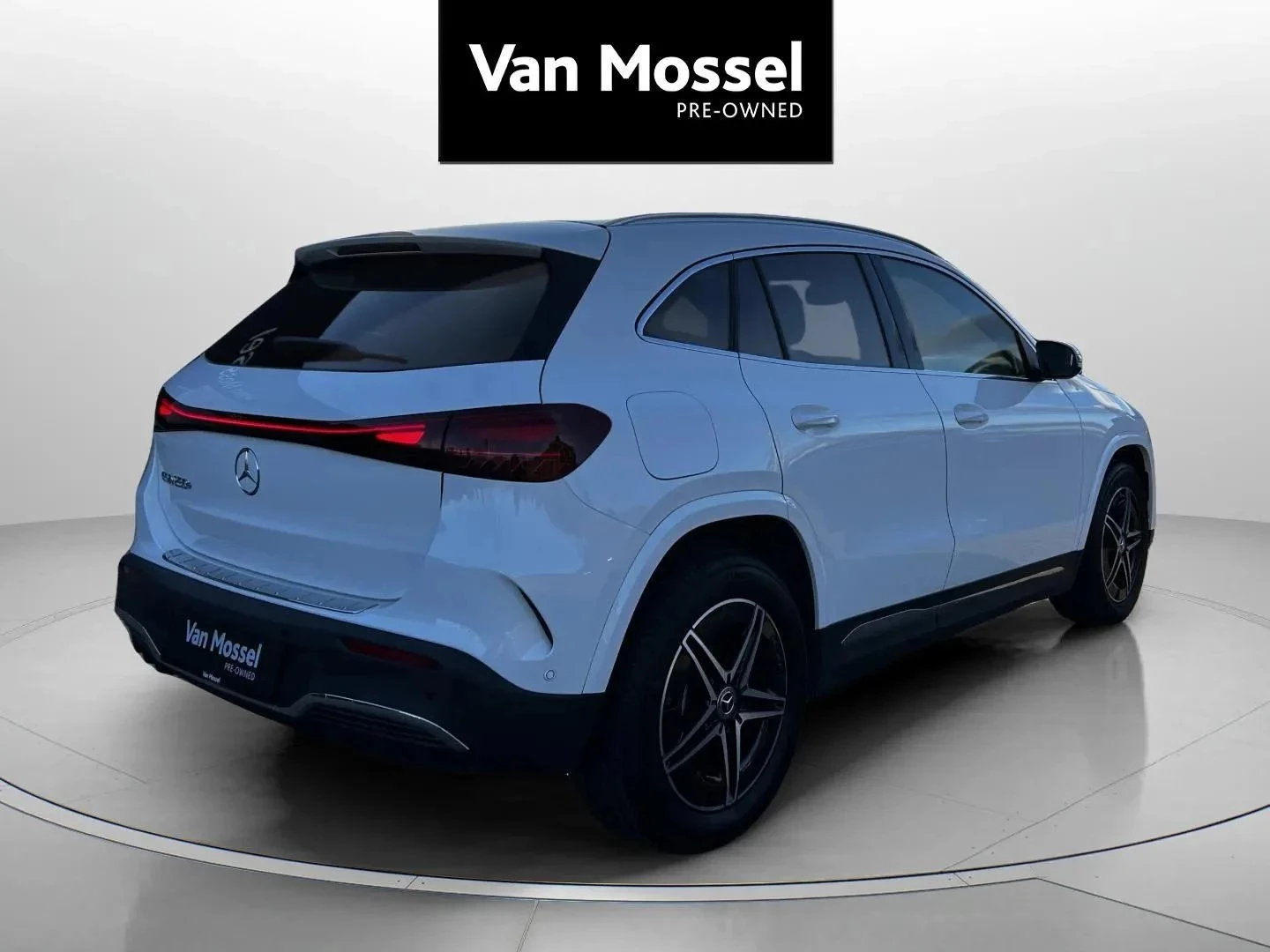 Mercedes-Benz-EQA-image-4