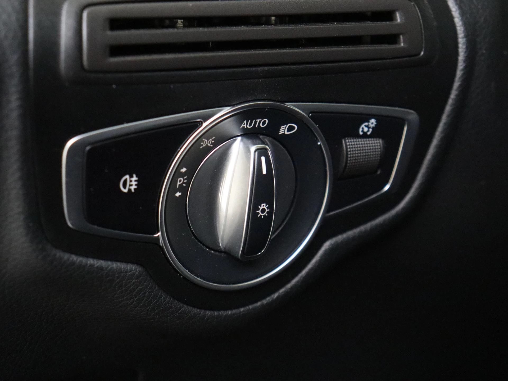 Mercedes-Benz-GLC-image-27