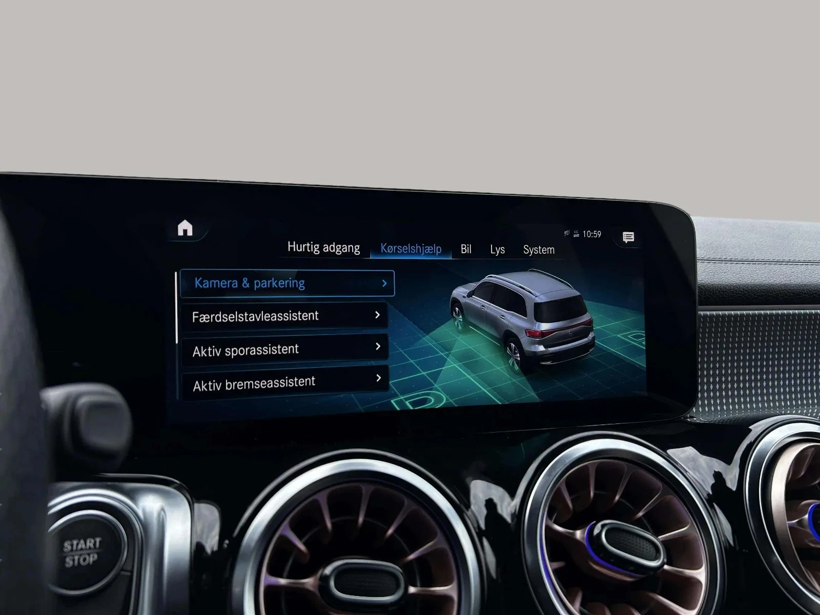 Mercedes-Benz-EQB-image-18