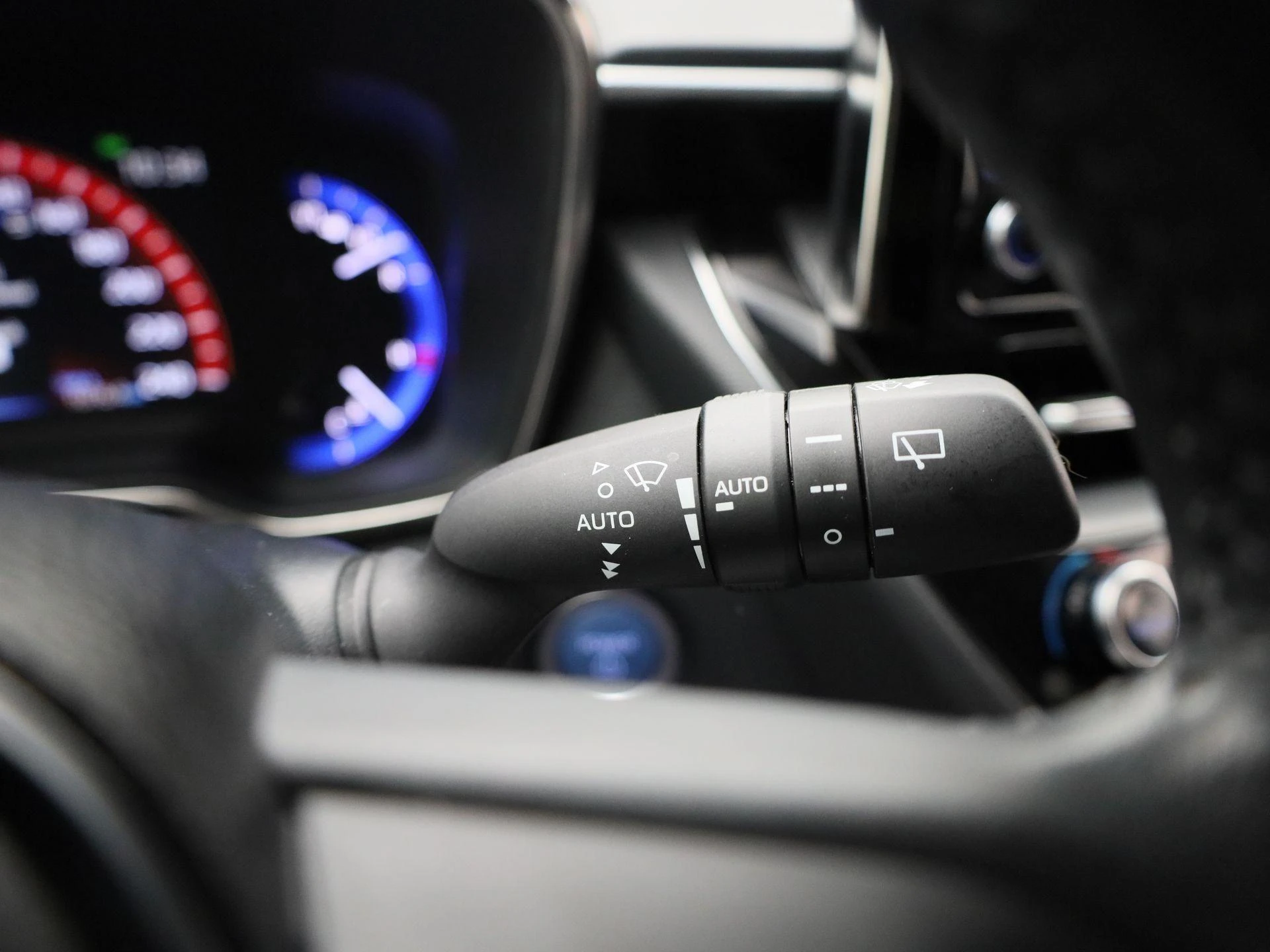 Toyota-Corolla Touring Sports-image-18