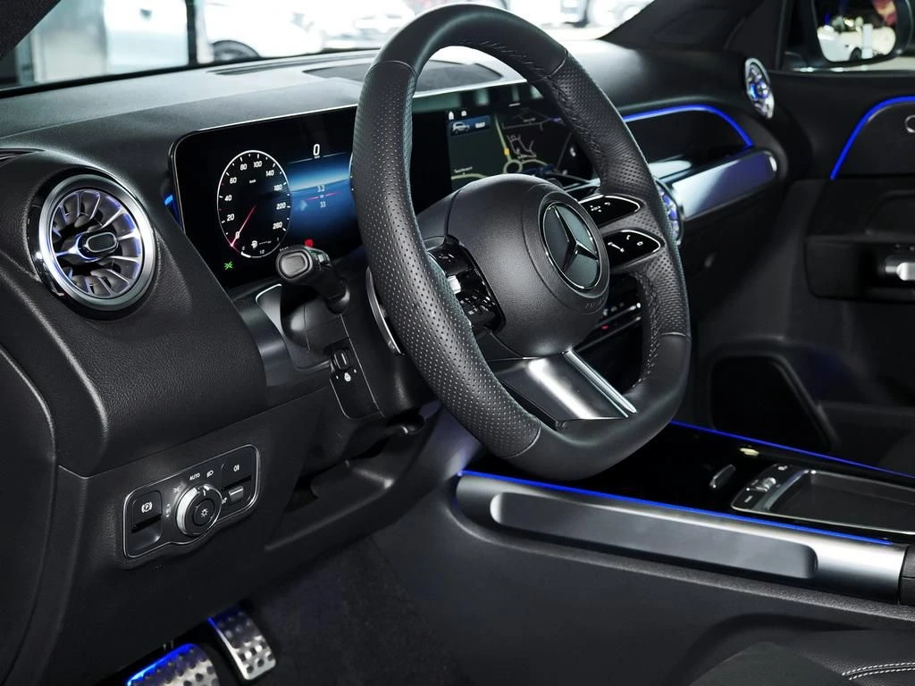 Mercedes-Benz-GLB 200-image-6