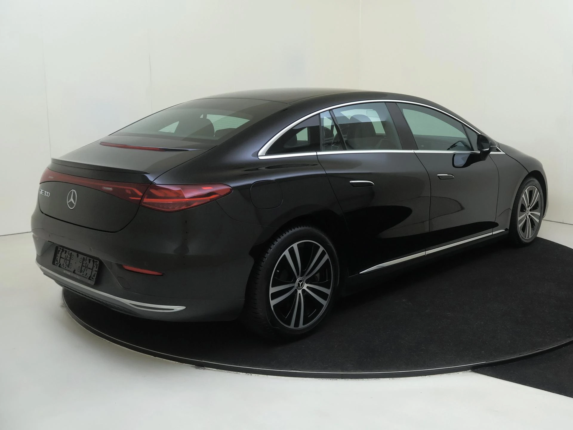 Mercedes-Benz-EQE-image-3