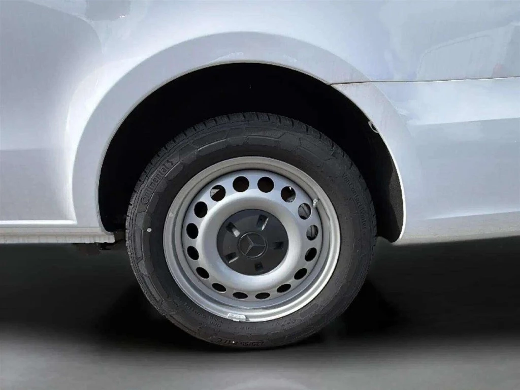 Mercedes-Benz-eVito-image-12