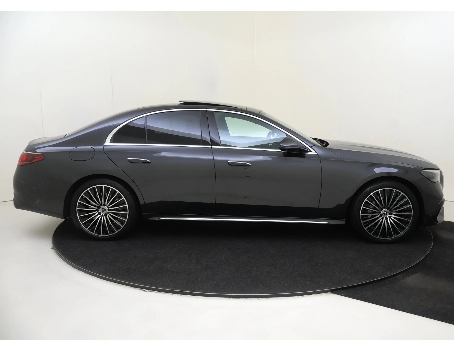 Mercedes-Benz-E-Klasse-image-8
