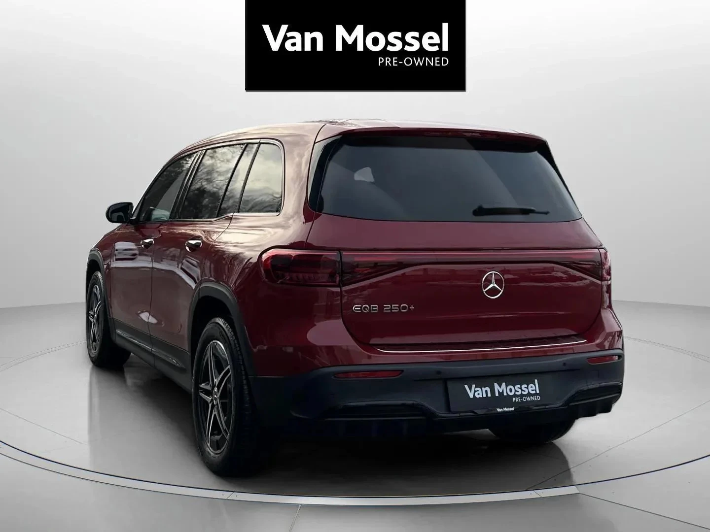 Mercedes-Benz-EQB-image-6