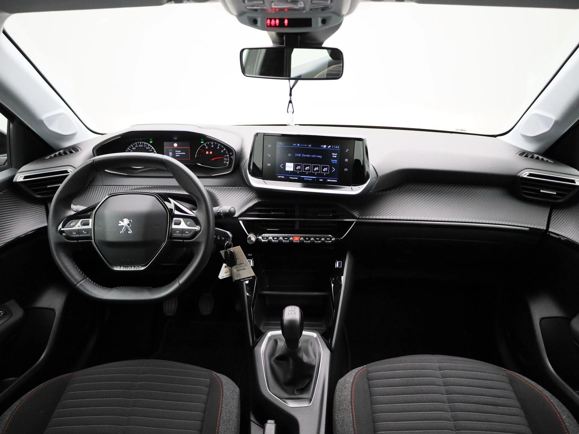 Peugeot-208-image-32
