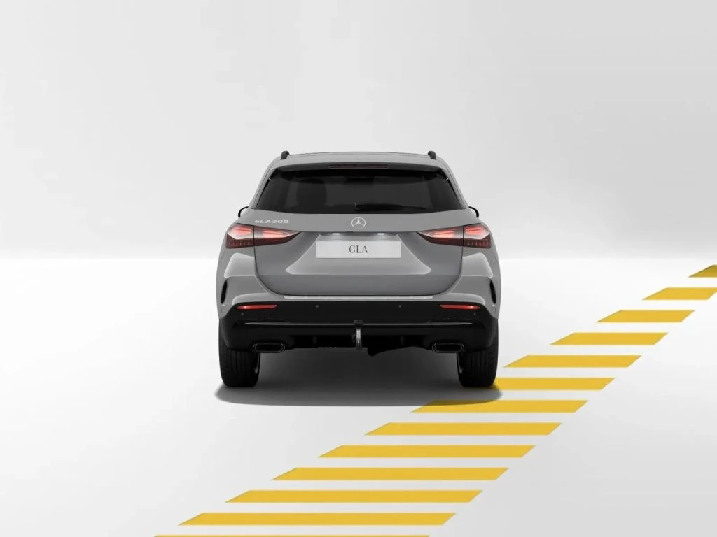 Mercedes-Benz-GLA 200-image-5