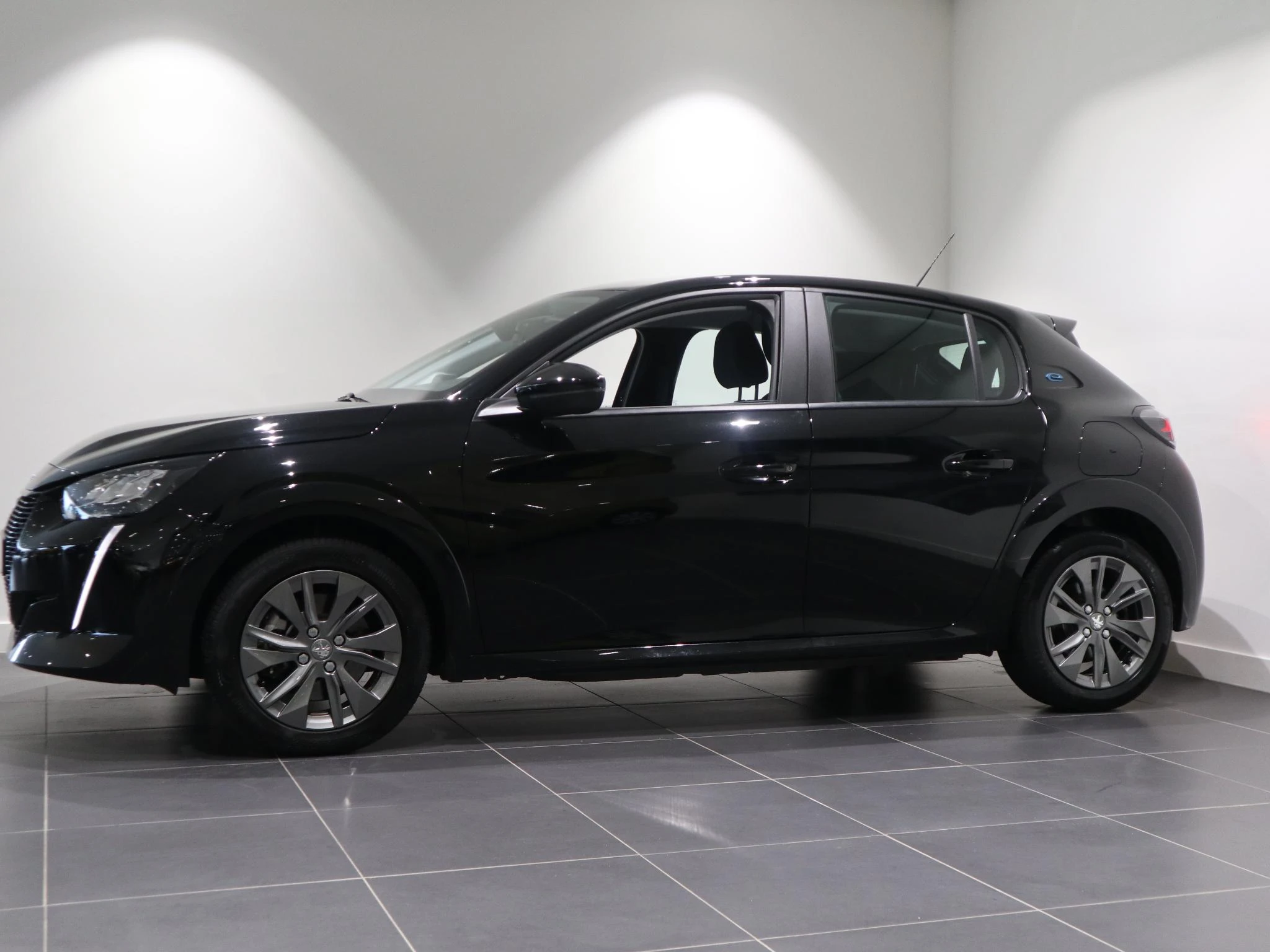 Peugeot-e-208-image-2