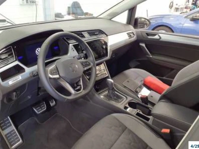 Volkswagen-Touran-image-2