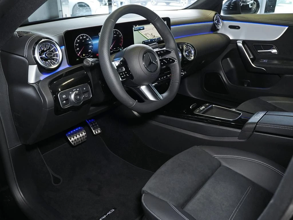 Mercedes-Benz-CLA 180-image-5