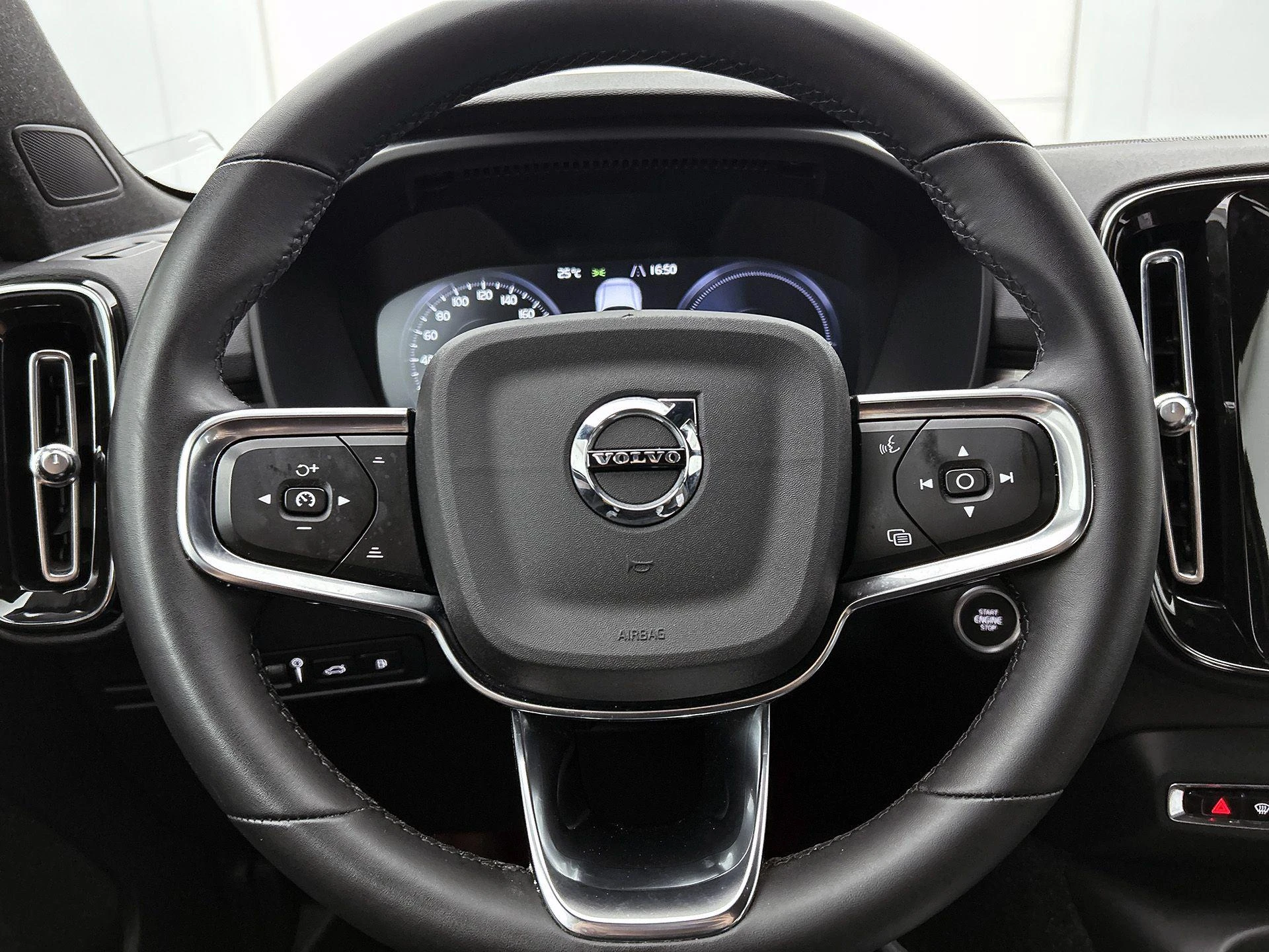 Volvo-XC40-image-30