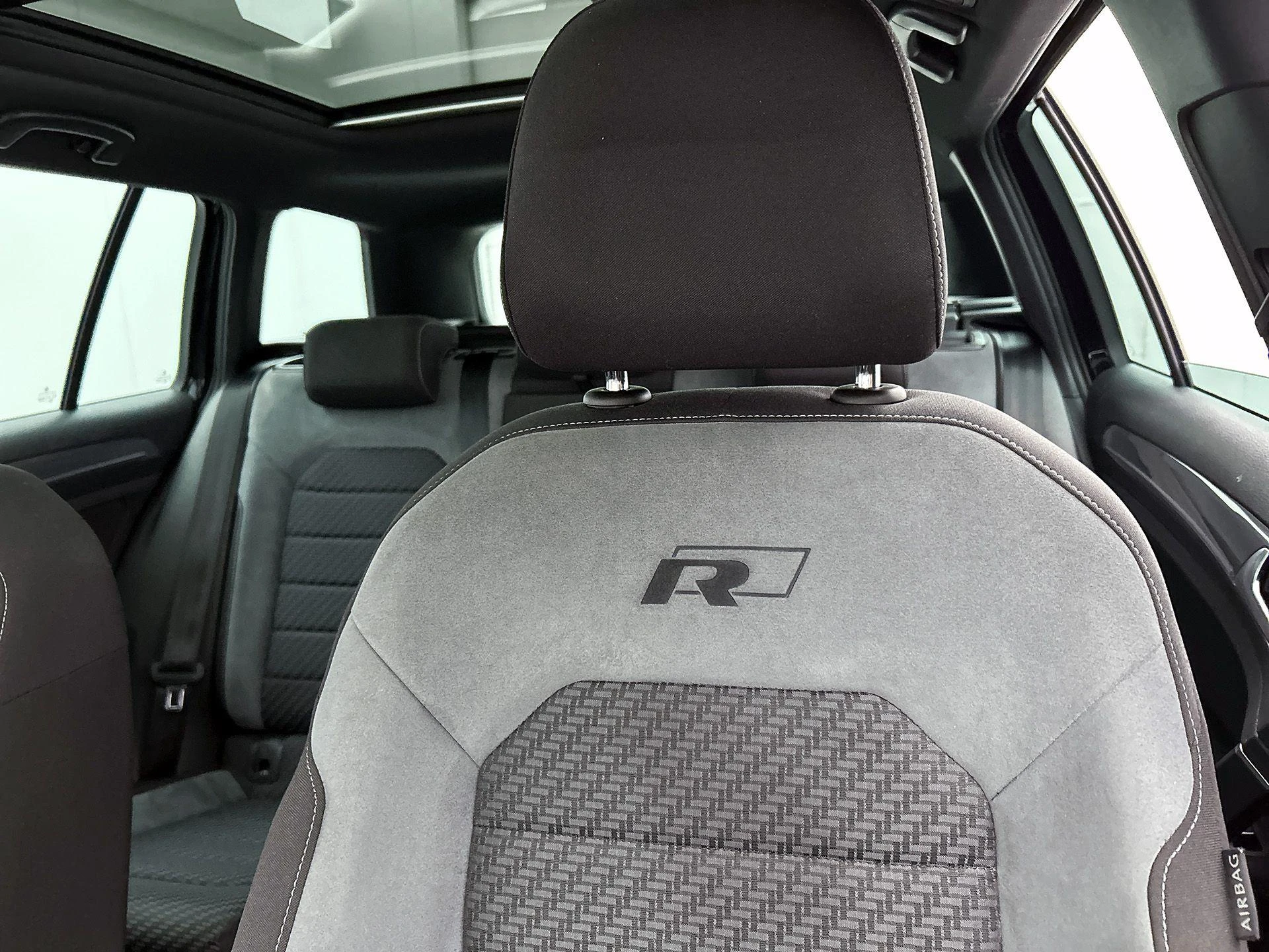Volkswagen-Golf-image-9