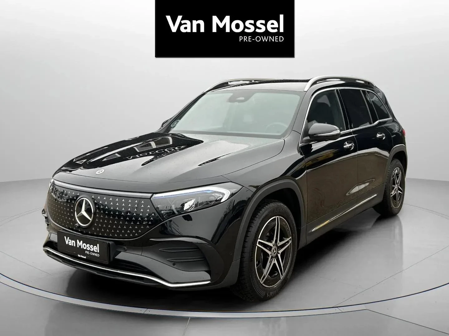 Mercedes-Benz-EQB-image-0