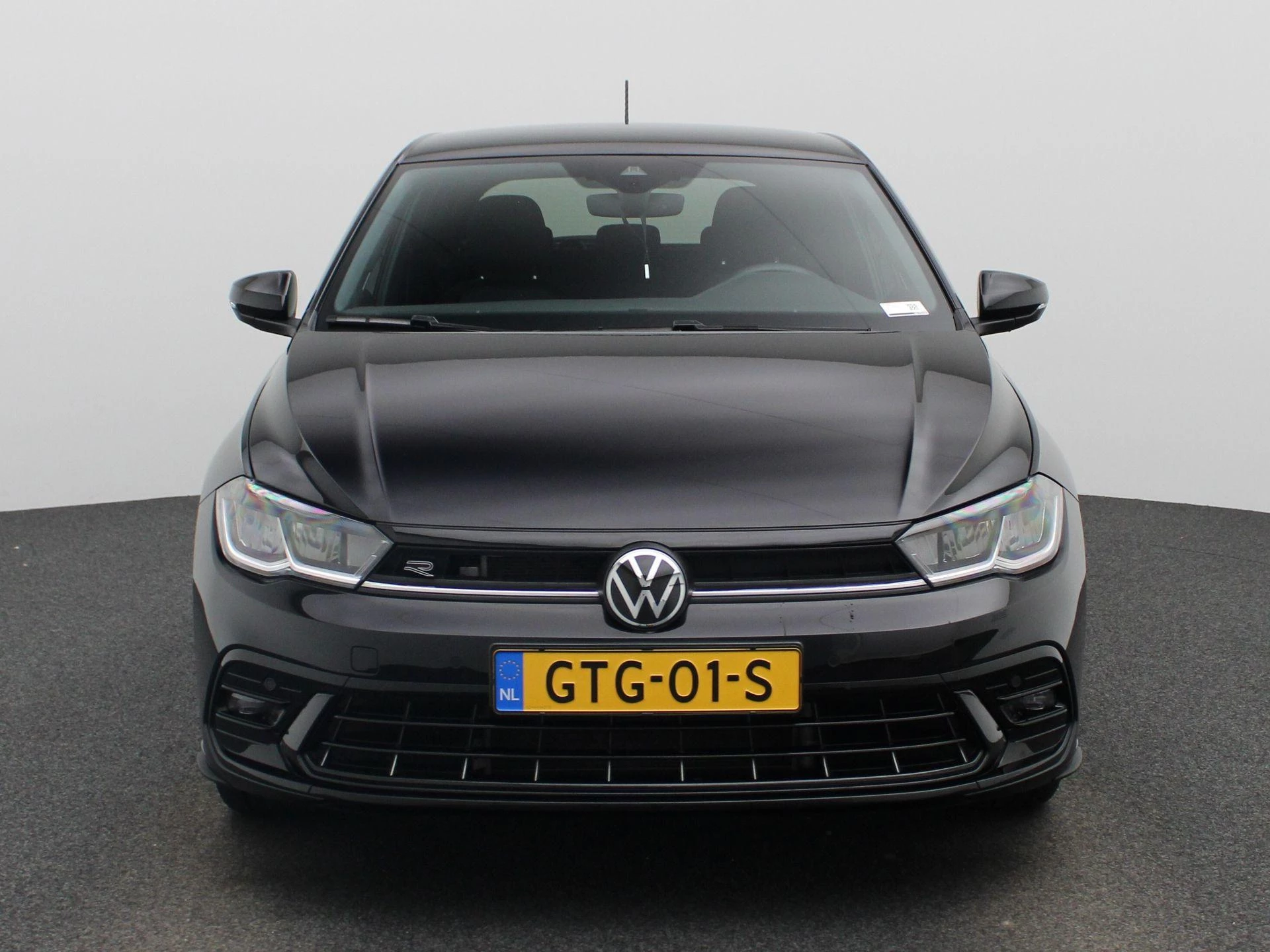 Volkswagen-Polo-image-2