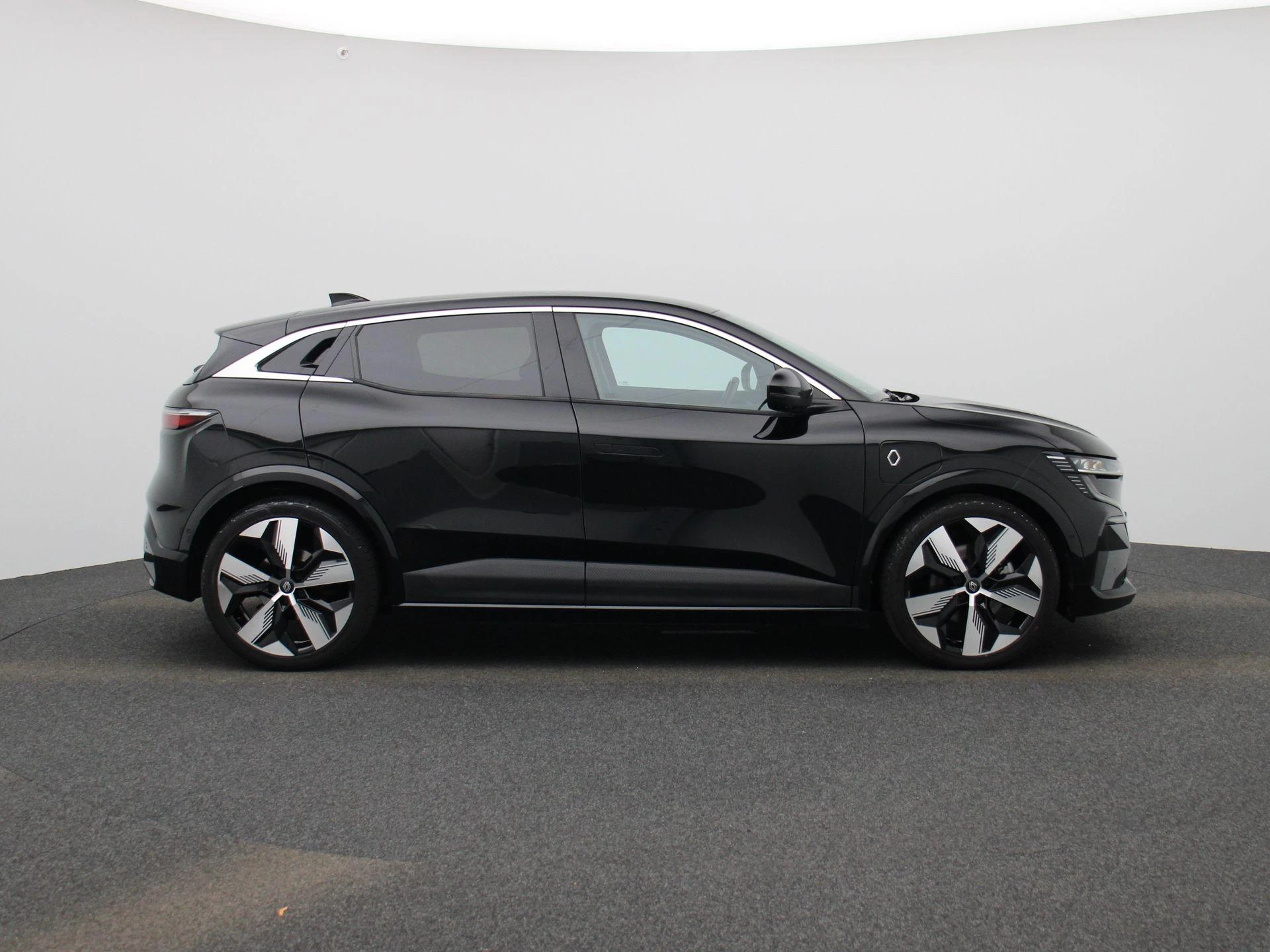Renault-Megane E-Tech-image-5