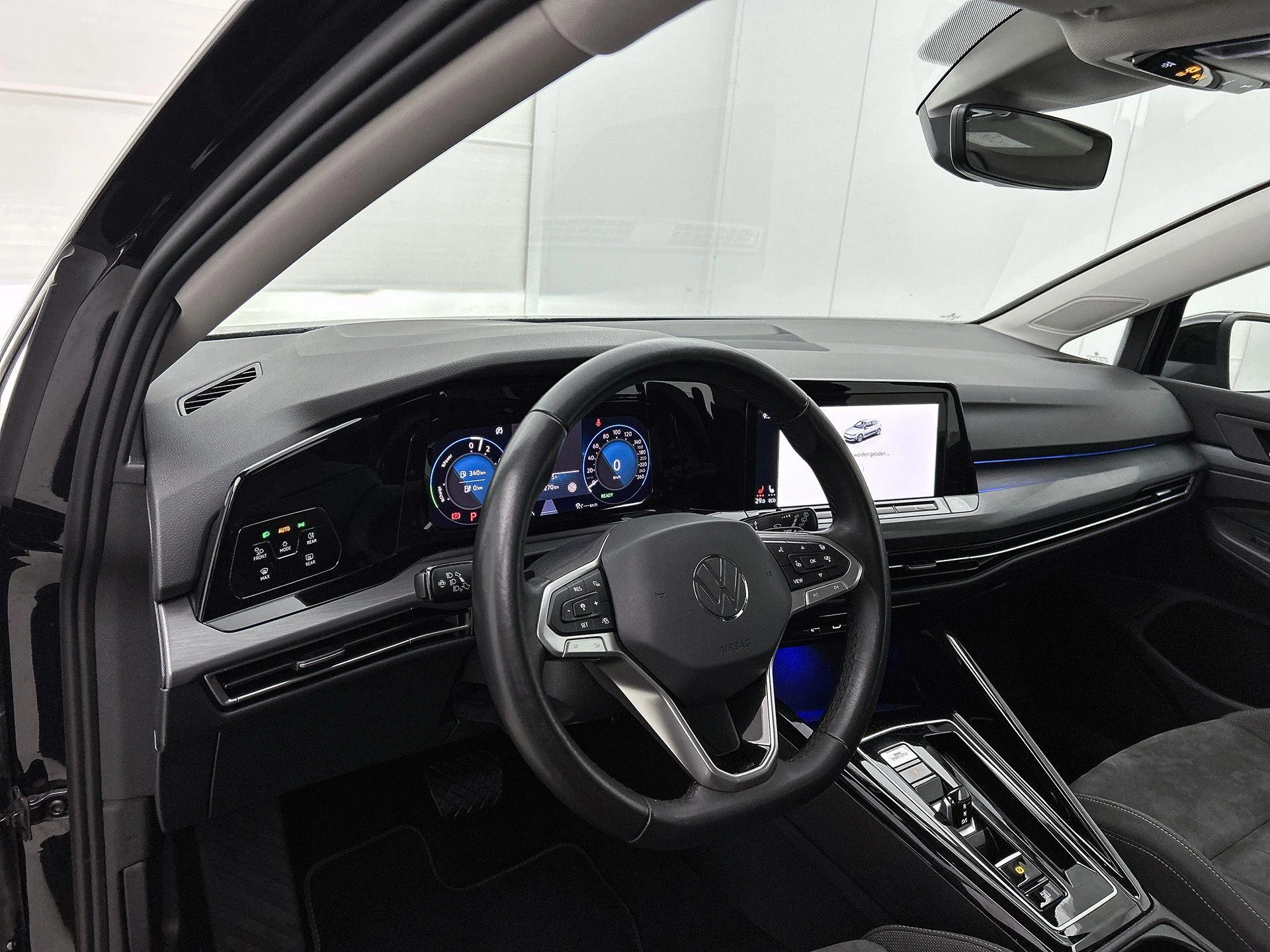 Volkswagen-Golf-image-18