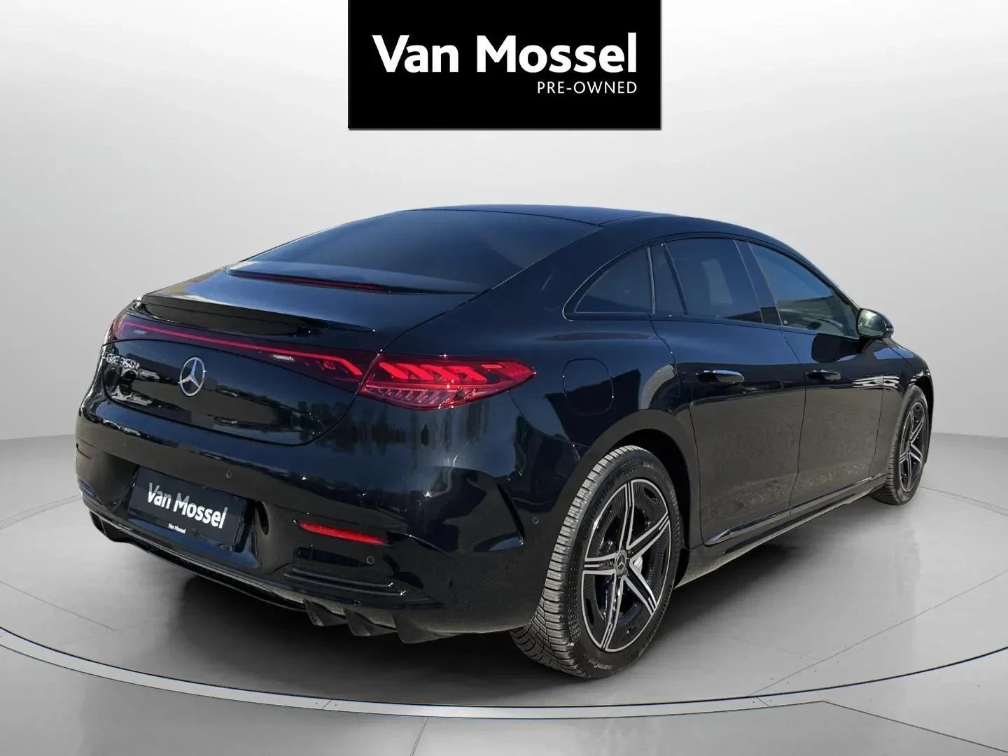Mercedes-Benz-EQE-image-4