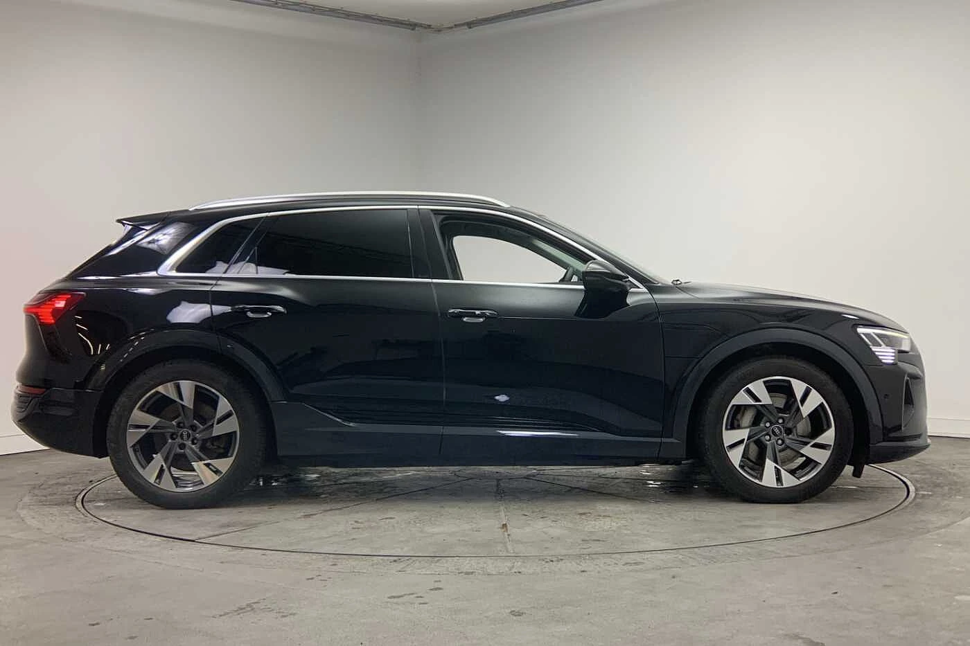 Audi-Q8 e-tron-image-3
