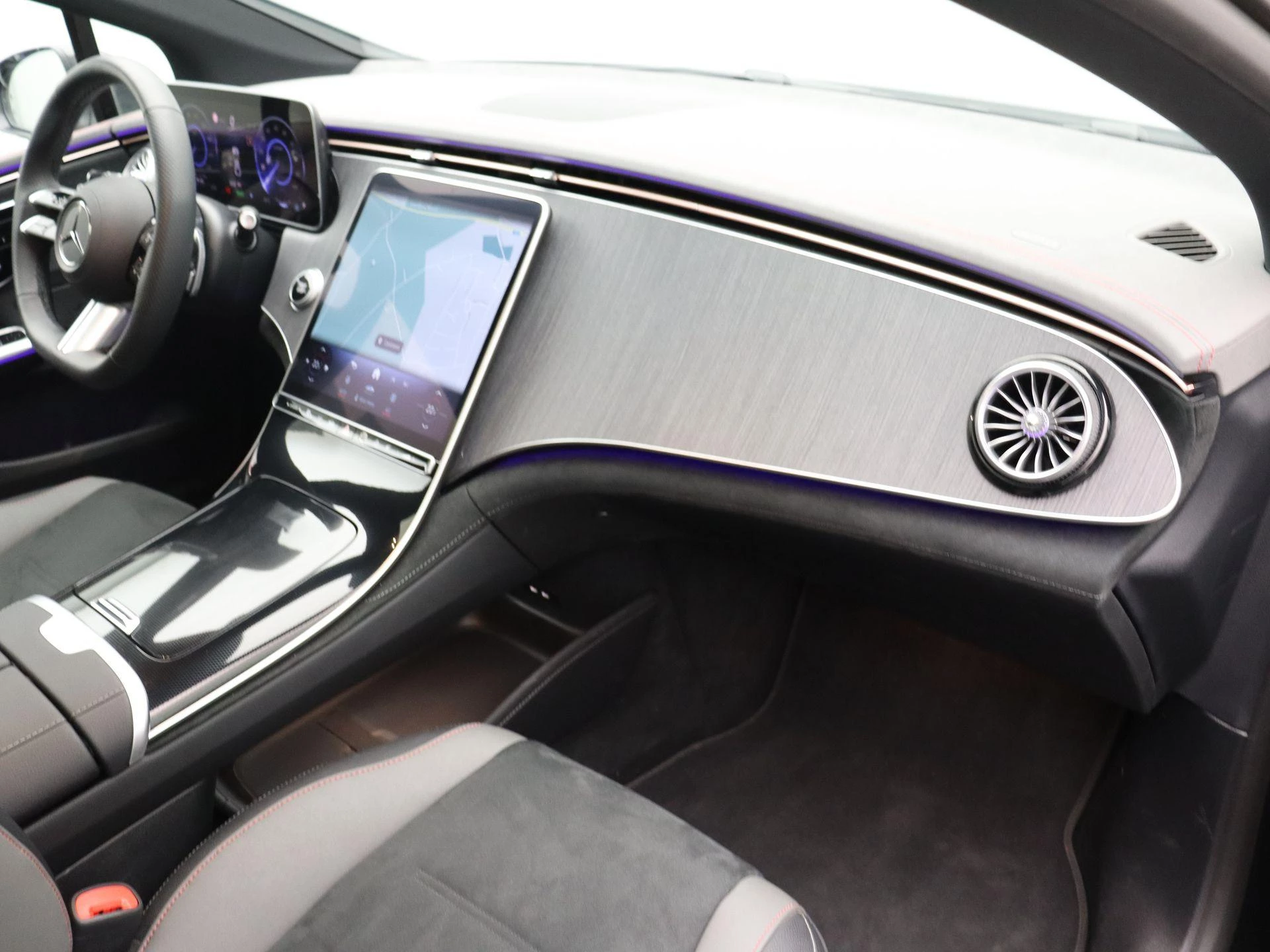 Mercedes-Benz EQE 300 AMG Line + AIRMATIC + PANORAMISCH DAK +