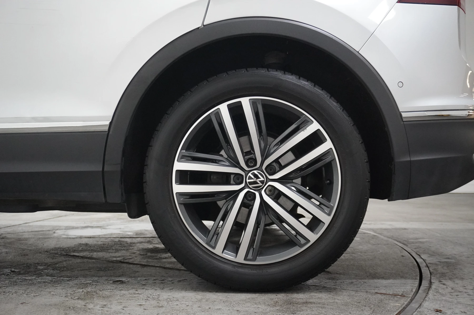 Volkswagen-Tiguan-image-21