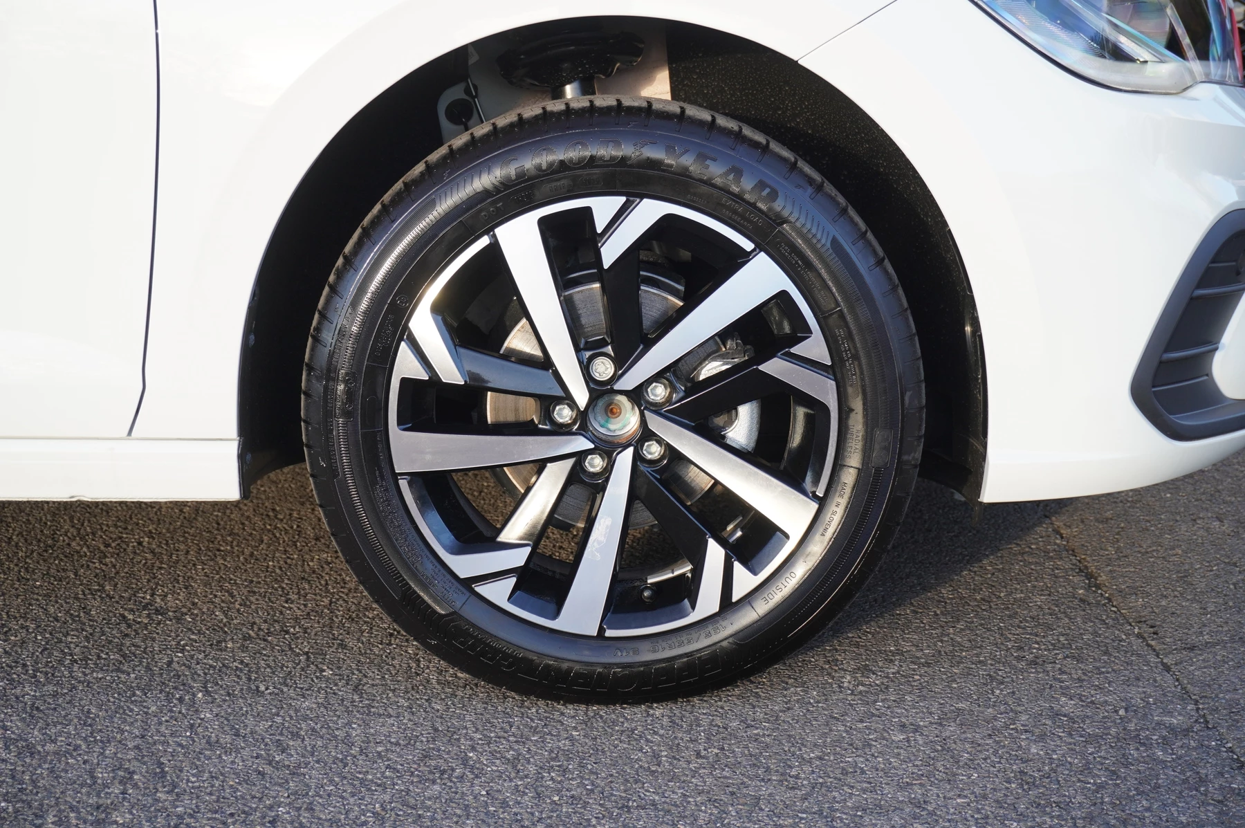 Volkswagen-Polo-image-22