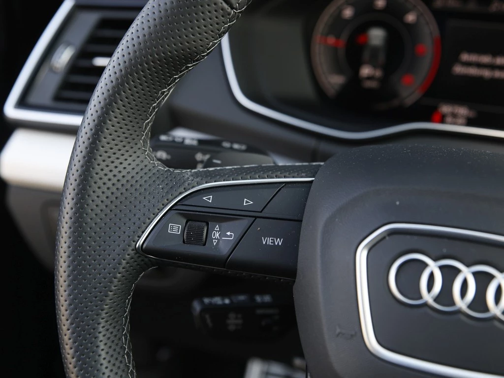 Audi Q5 40 TDI S line Panorama Matrix AHK Kamera ACC