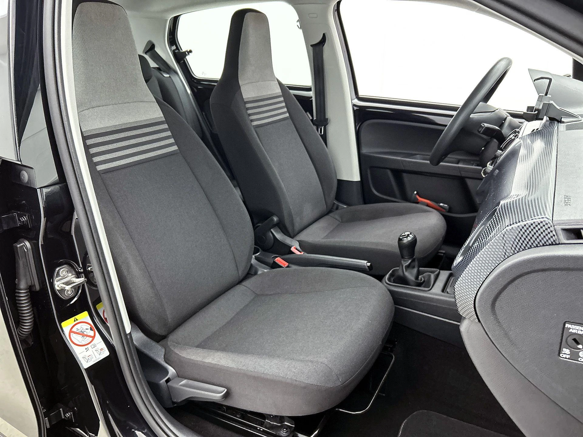 Volkswagen-up!-image-30