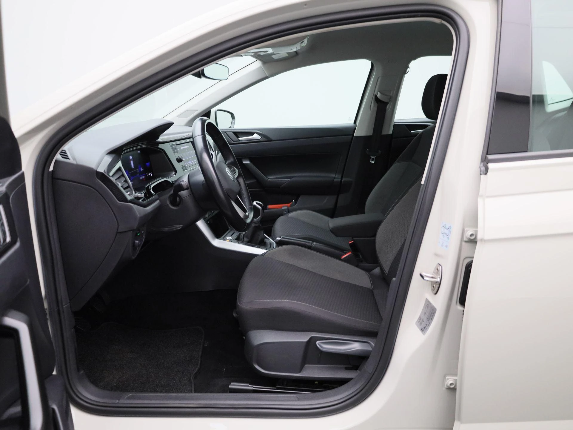 Volkswagen-Polo-image-8