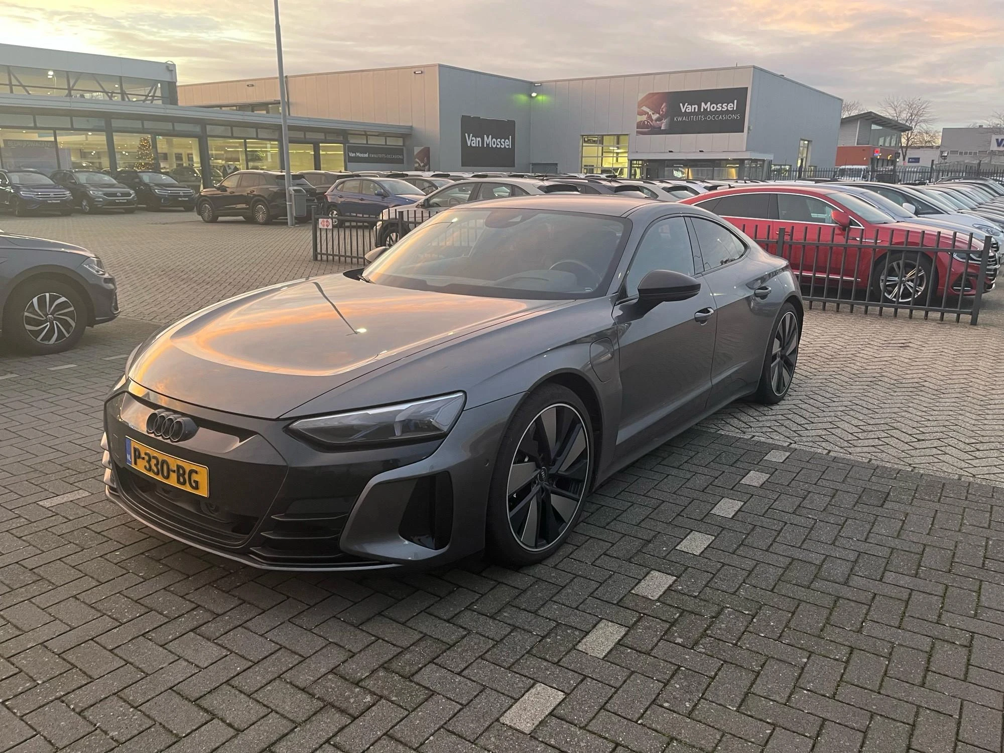 Audi-e-tron GT-image-1