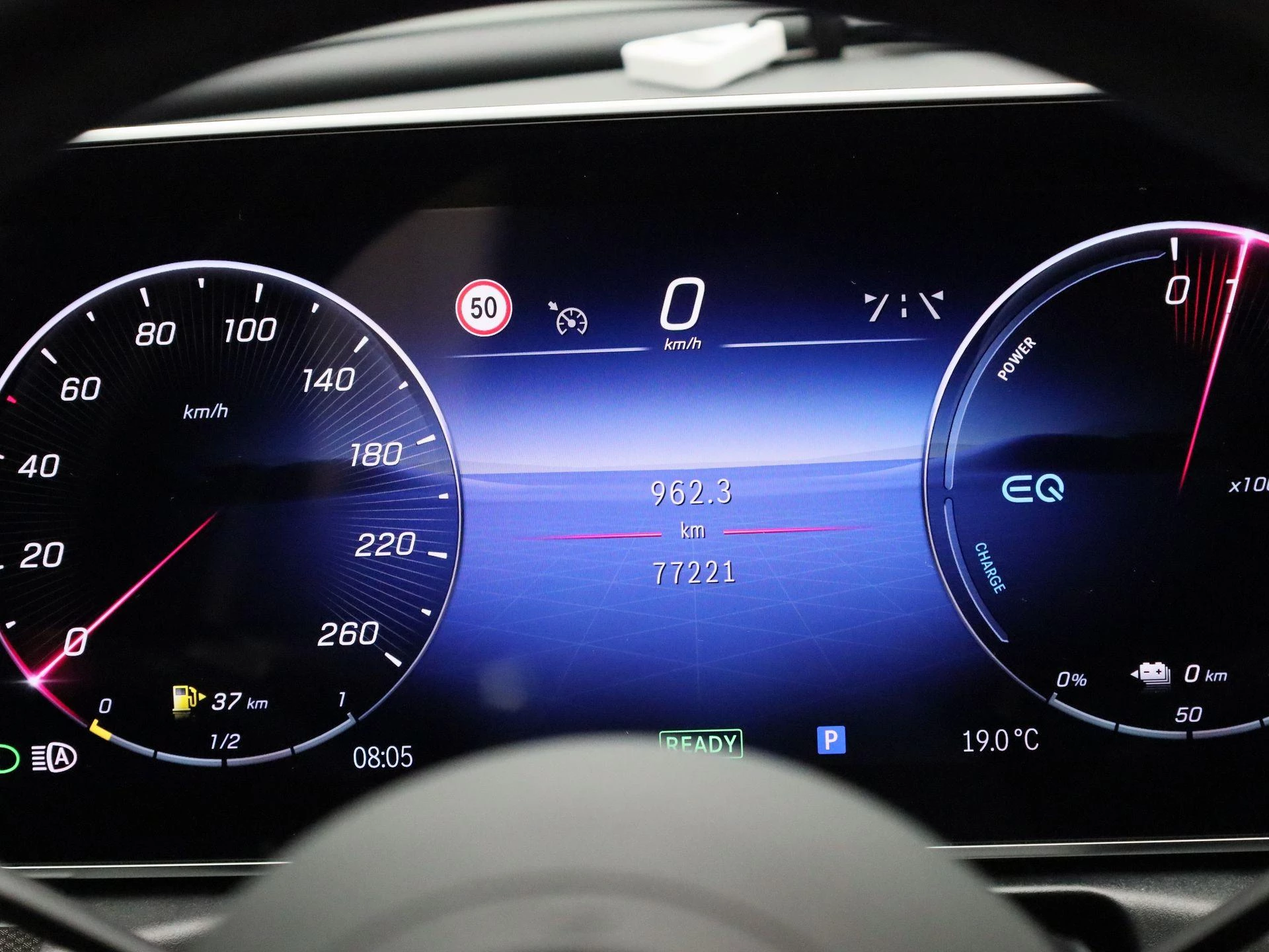 Mercedes-Benz-C-Klasse-image-7