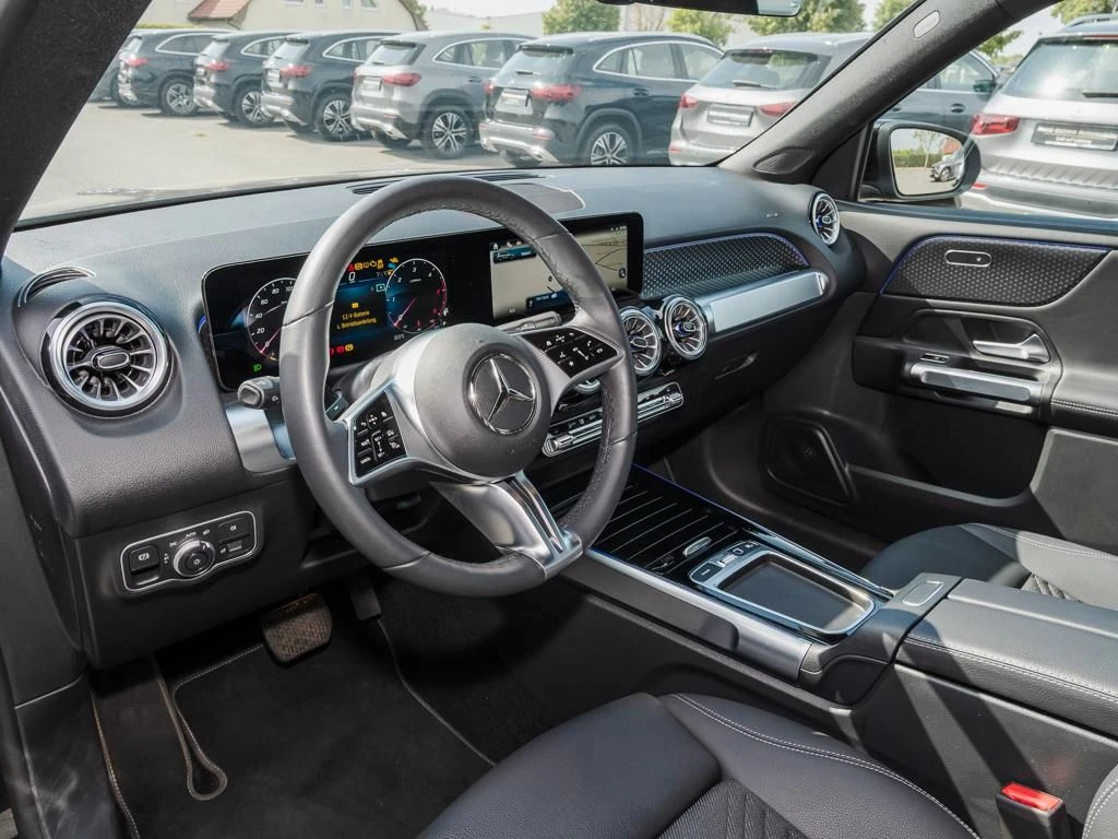 Mercedes-Benz-GLB 200 d-image-8
