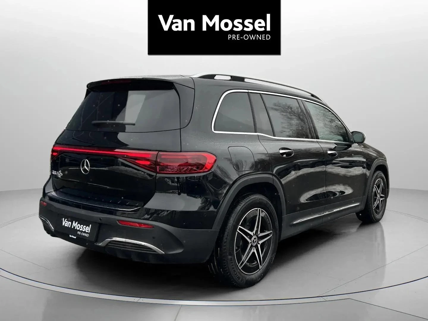 Mercedes-Benz-EQB-image-4