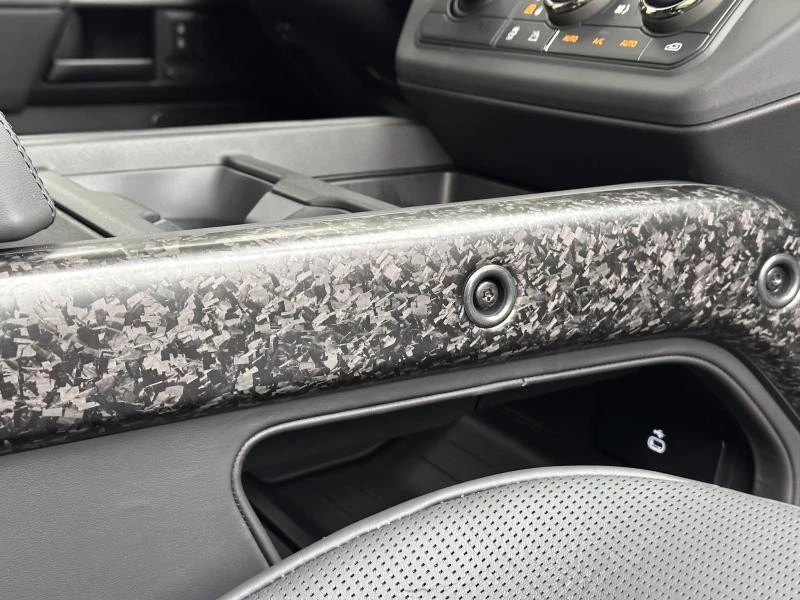 Land Rover Defender 110 P635 OCTA Black Edition AWD Auto. 26MY