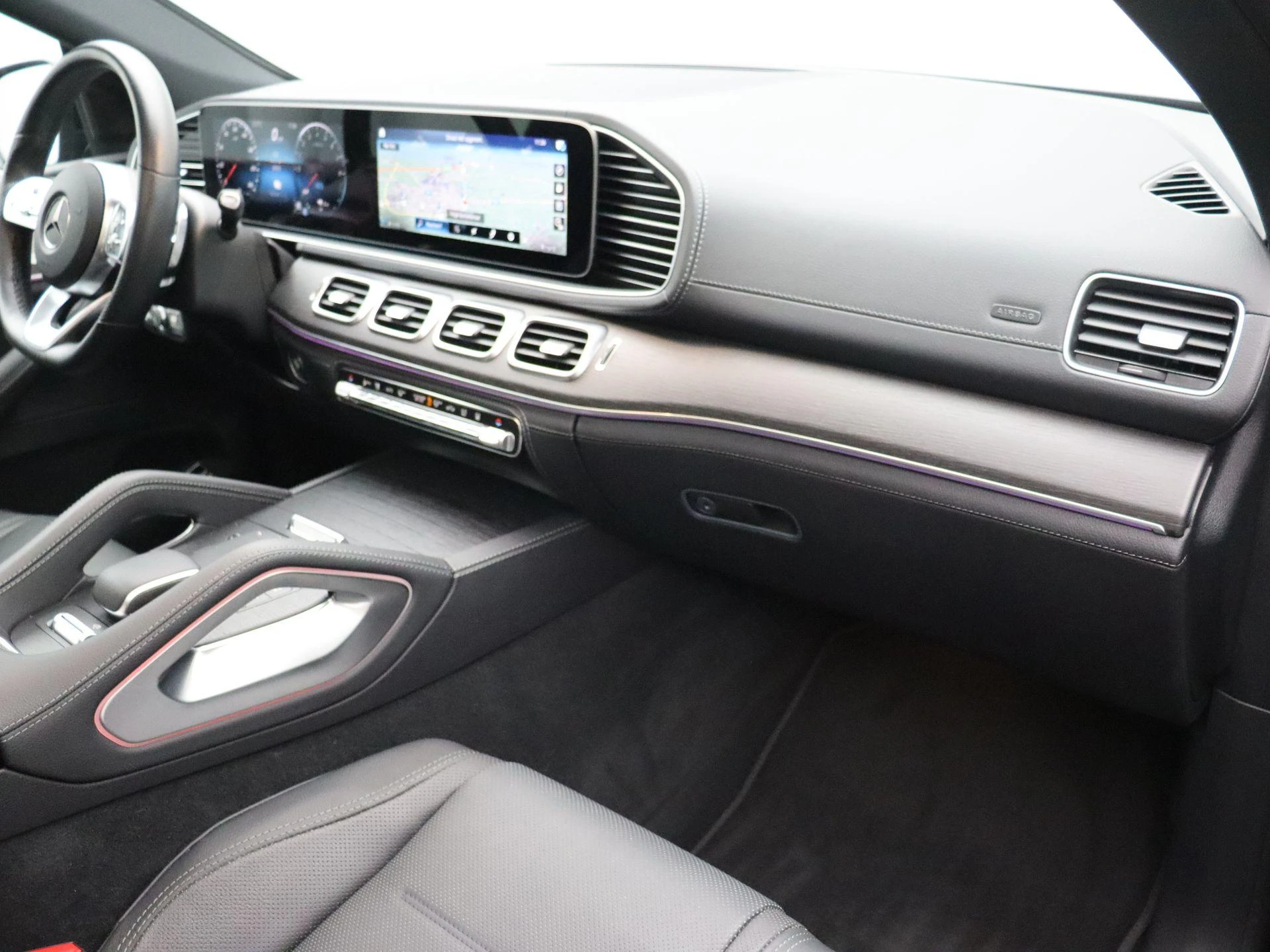 Mercedes-Benz-GLE-image-27
