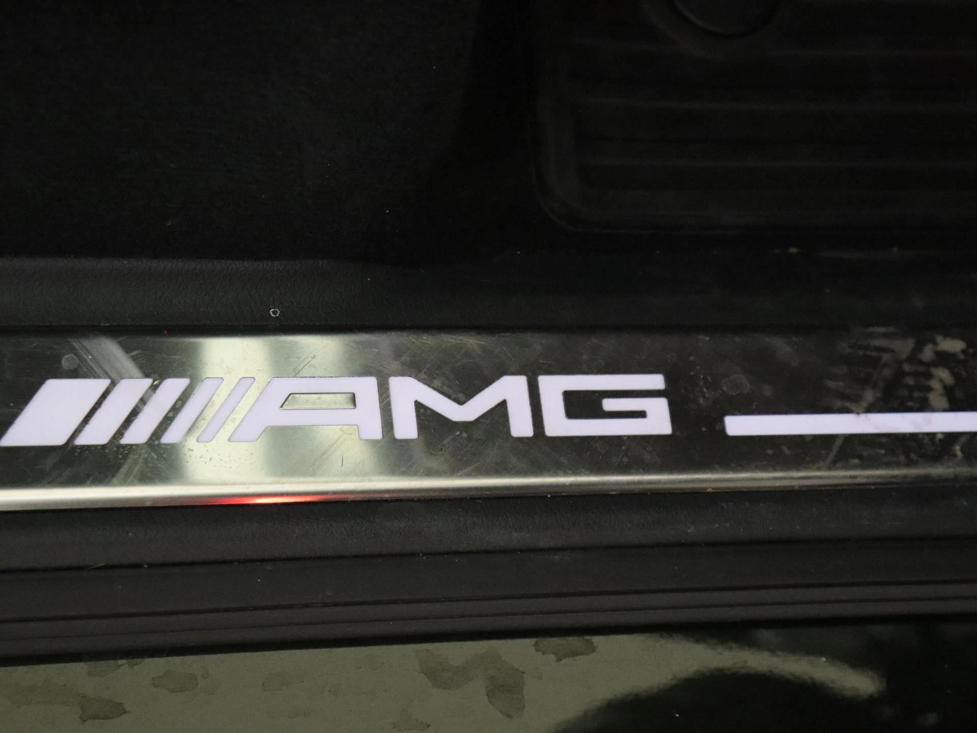 Mercedes-Benz-G-Klasse-image-14