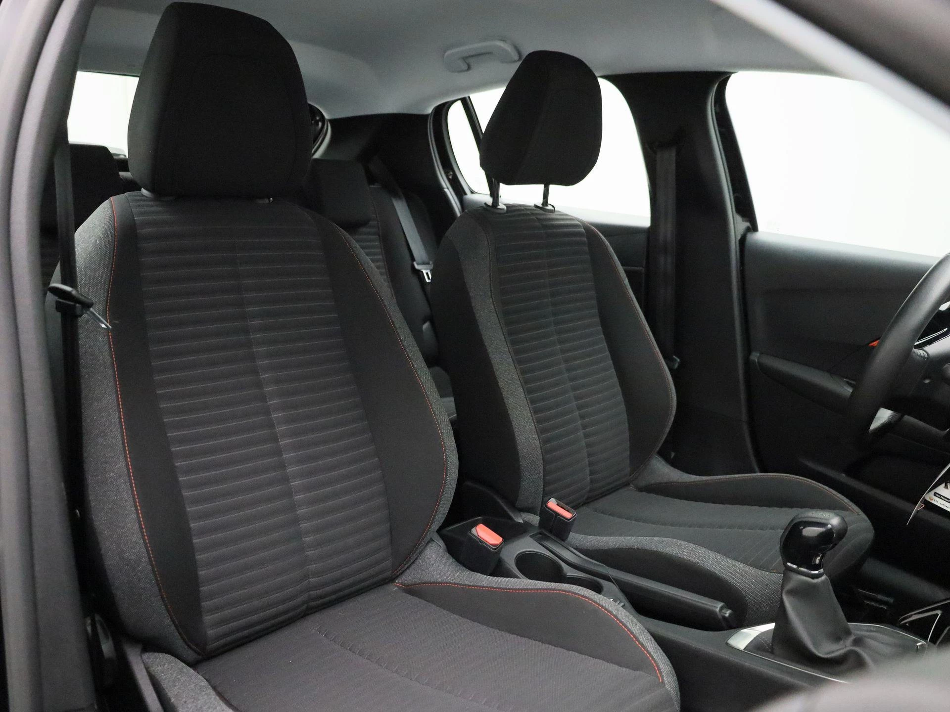 Peugeot-208-image-29